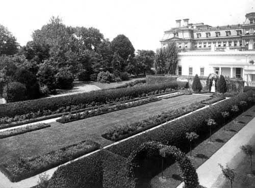 The first Rose Garden. photo: Library of Congress