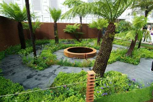 Wide photograph of contemporary garden photo: Todd Haiman Landscape Design 2014