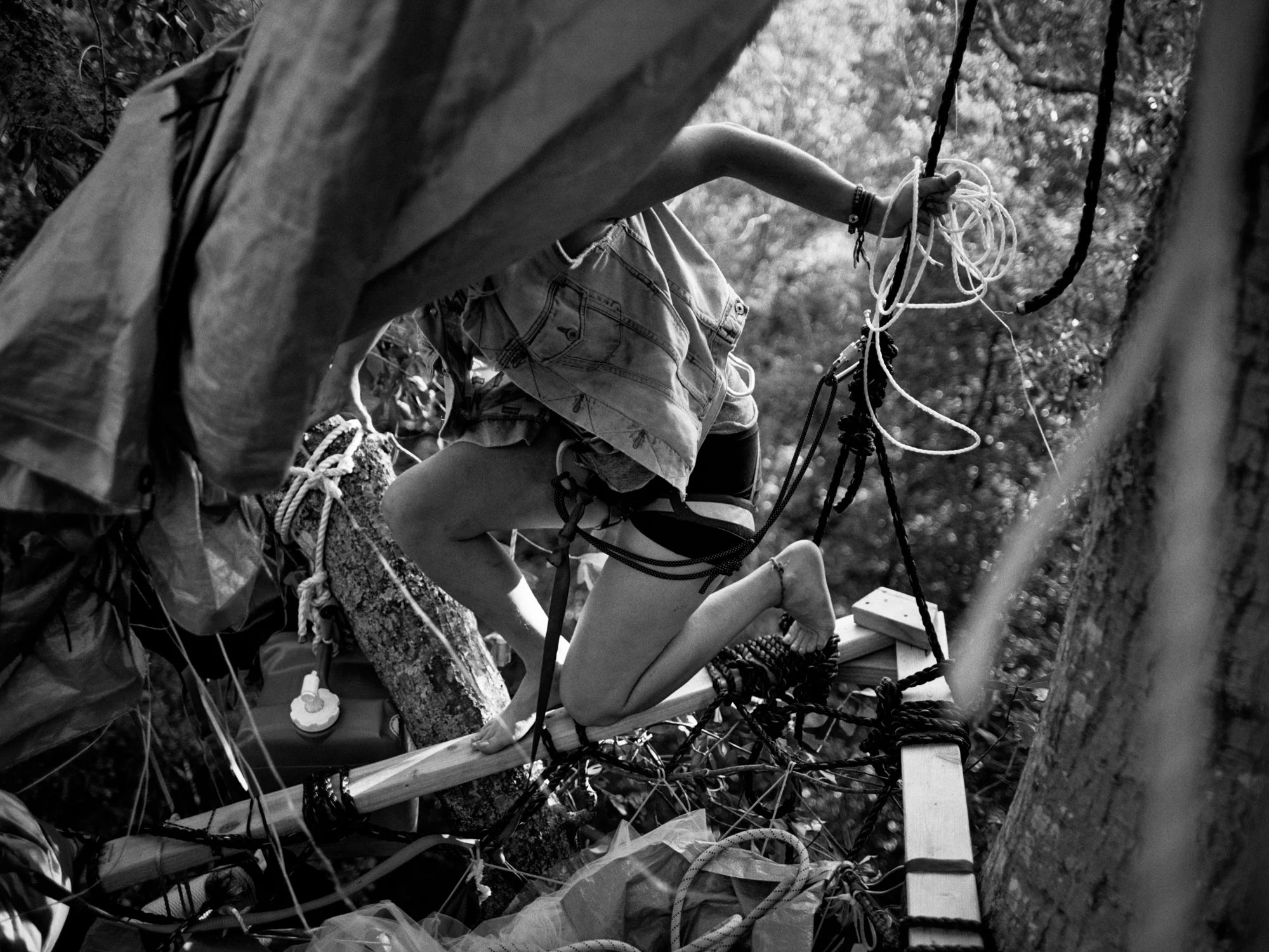 05_ABOVE_MF_REEL1402_0002(25MB_rescan).jpg