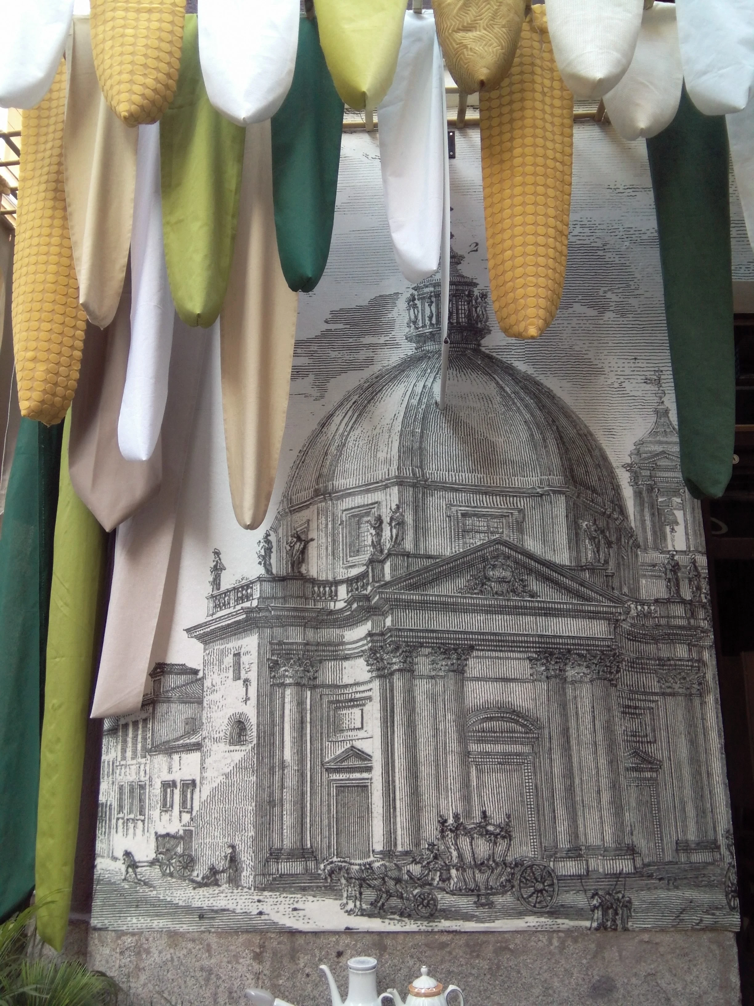 EPHEMERAL DECORATION