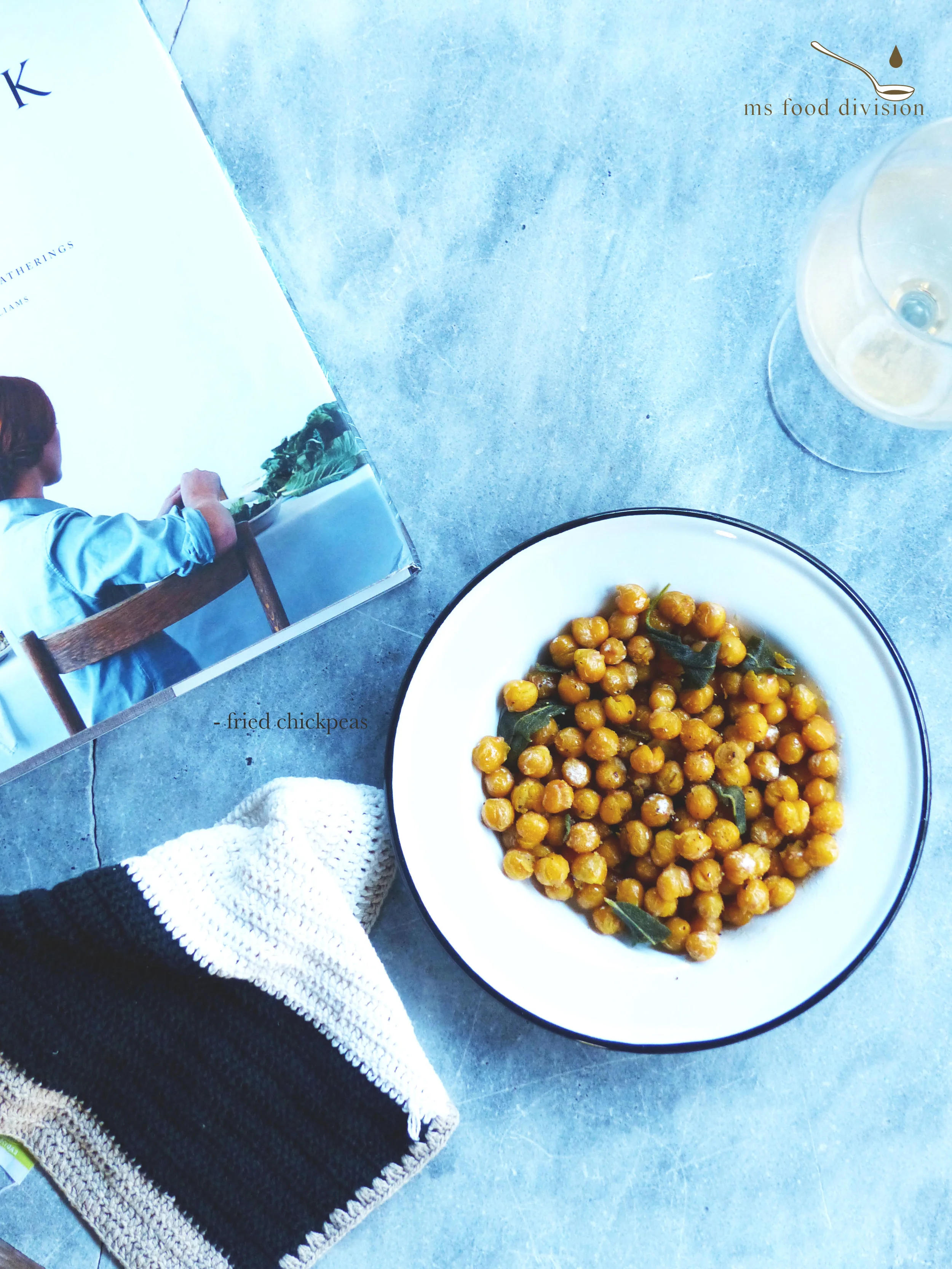 Fried chickpeas are super easy to make. The only thing that needs to be done ahead of time is to soak the chickpeas overnight in cold water. Then pat dry before you fry them in oil with sage. Season and voilà. 