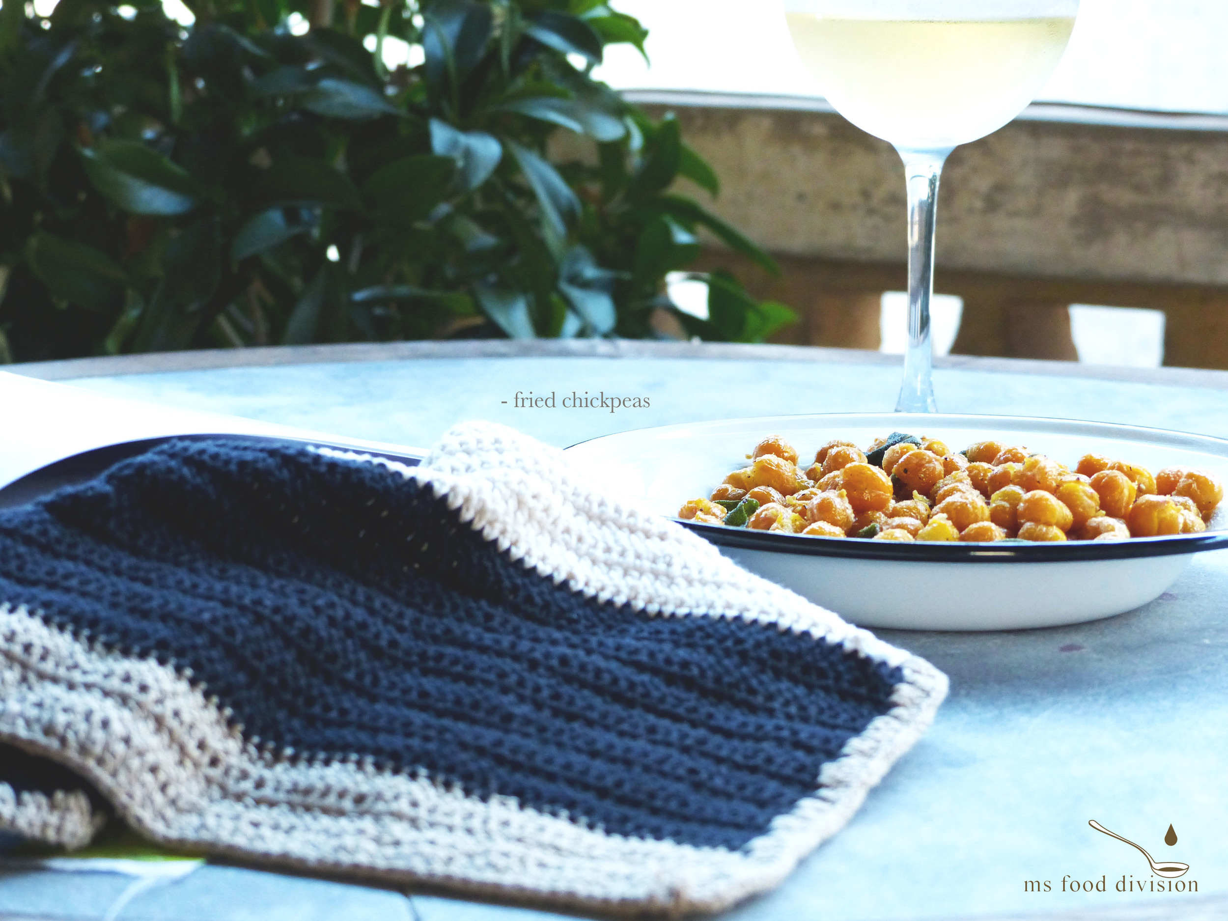 I fried the chickpeas on high heat for a minute or so, then I reduced it to low heat and cooked for about 15-20 minutes until the chickpeas turned crispy and golden.