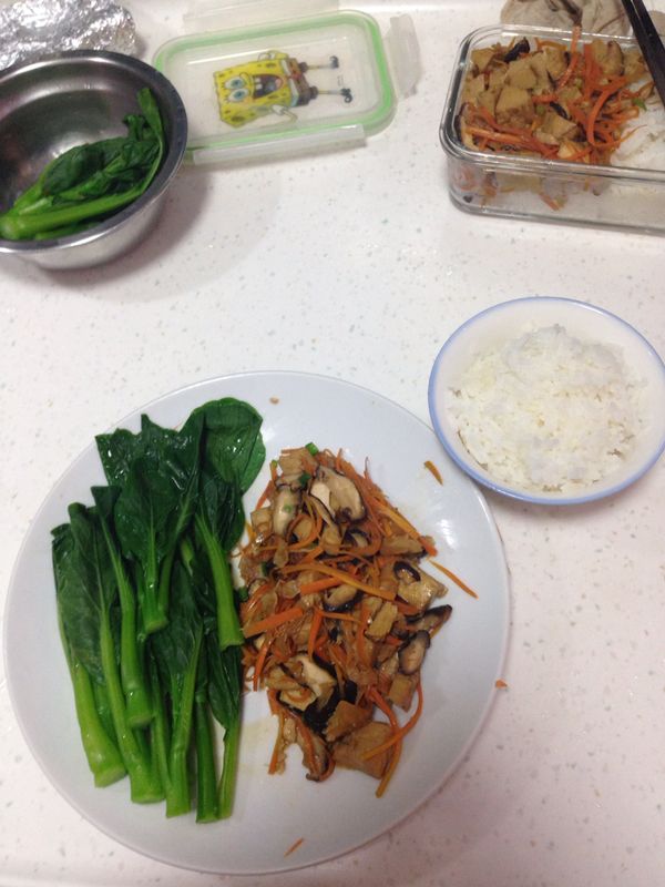 This was Clare's dinner the other night. That bean curd looks pretty good to me. :) With a little courage and motivation, we can definitely change a boring dish to become a vibrant meal! 