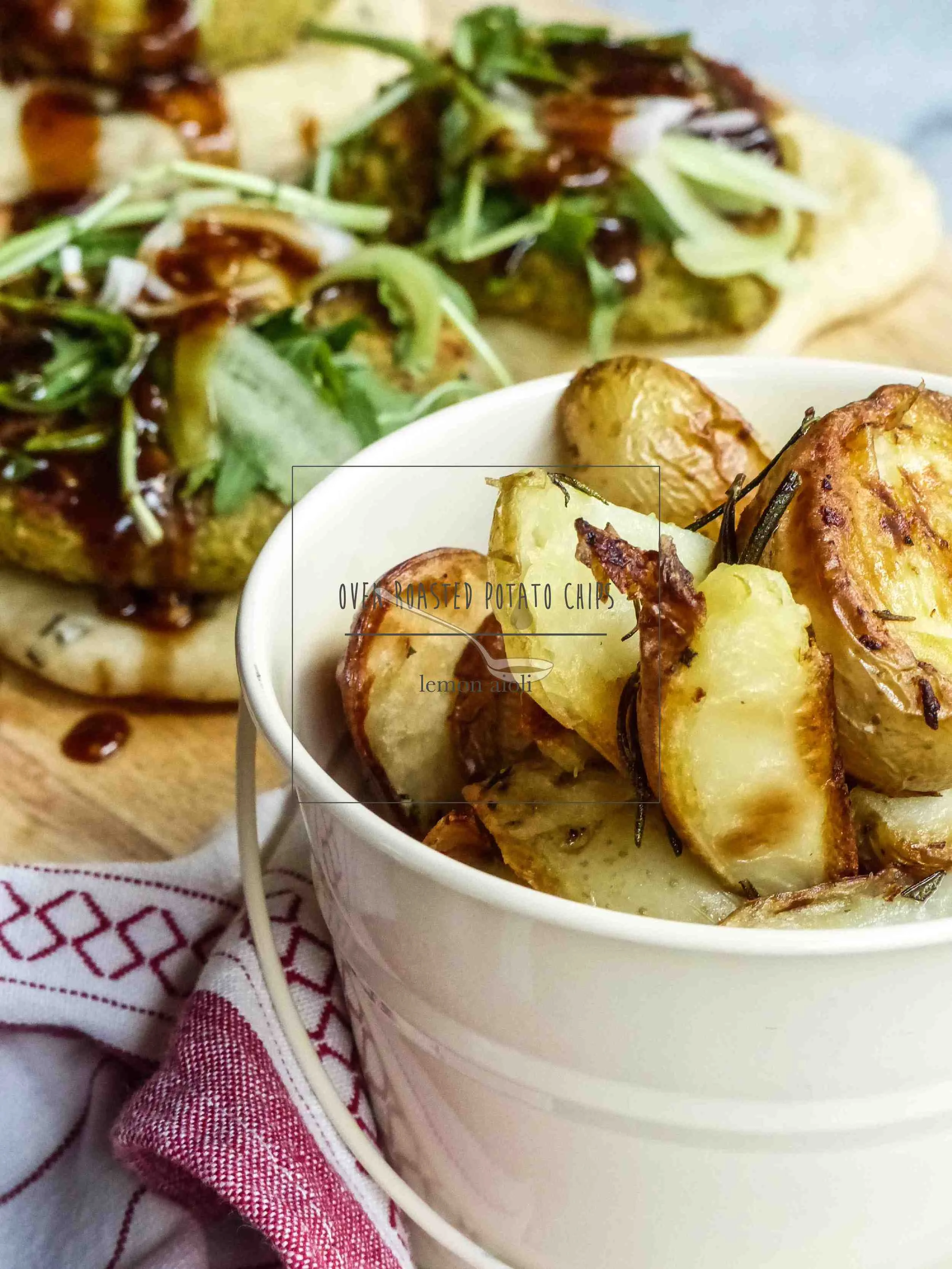I also made some rosemary chips to go with these beautiful sliders. Preparation Time: less than 5 minutes ooking Time: 20-25 minutes Ingredients: 4-6 small new potatoes, cut in chip size 1 small sprig fresh rosemary extra-virgin olive oil For the lemon aioli: 1/2 garlic clove, minced 3-4 tbsp mayonnaise 1 tbsp lemon juice + 1 tsp lemon zest Instructions: 1) Preheat oven at 180-200ºC. 2) Get a large bowl, coat the potatoes with rosemary and 2-3 tbsp olive oil. Season. Transfer the potatoes to a baking tray. 3) Roast for 20-25 minutes. 