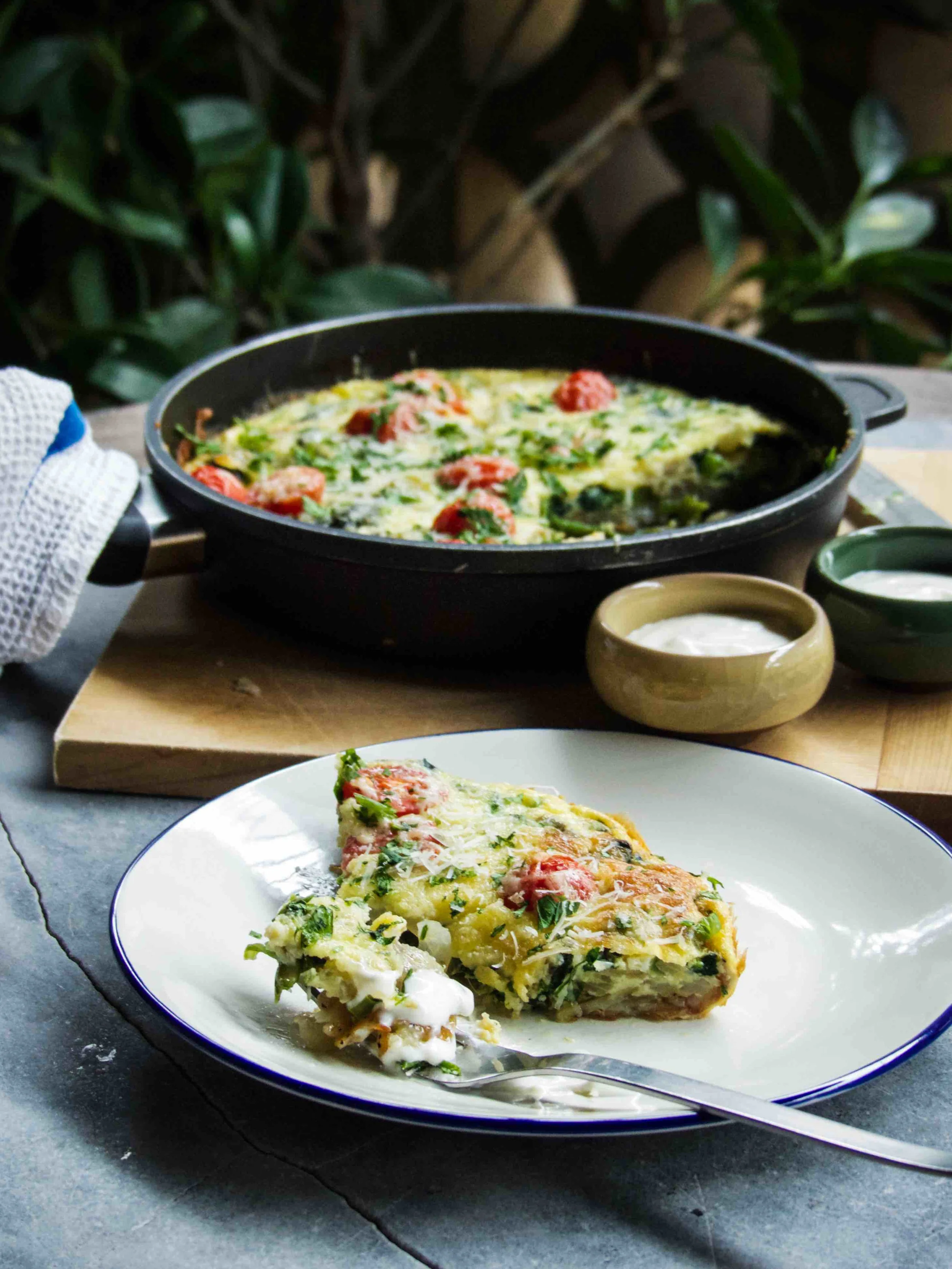 Veggies Frittata n' Hash Brown Crust served with fresh lime aioli 