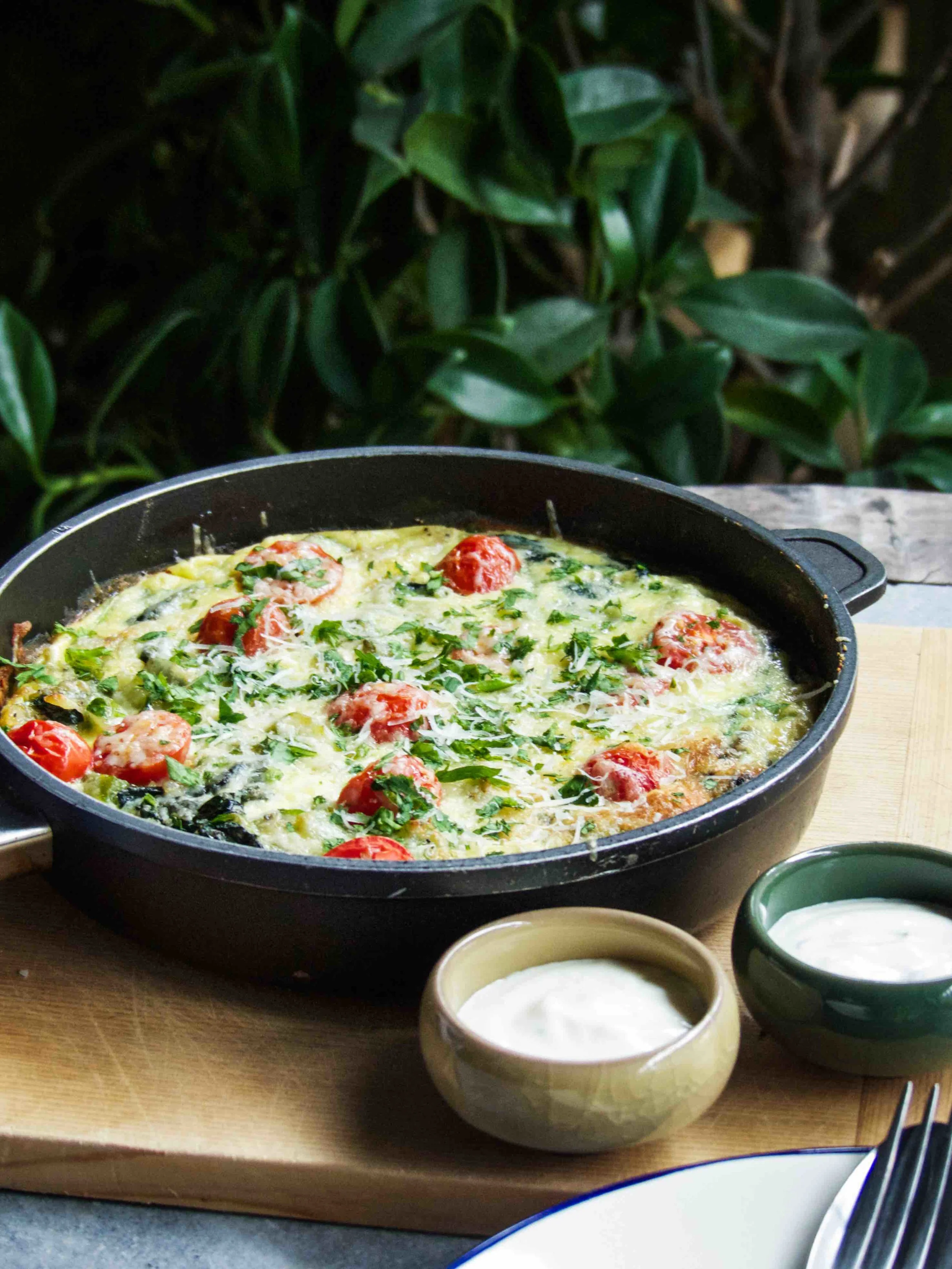 veggies frittata n' hash brown crust served with fresh lime aioli