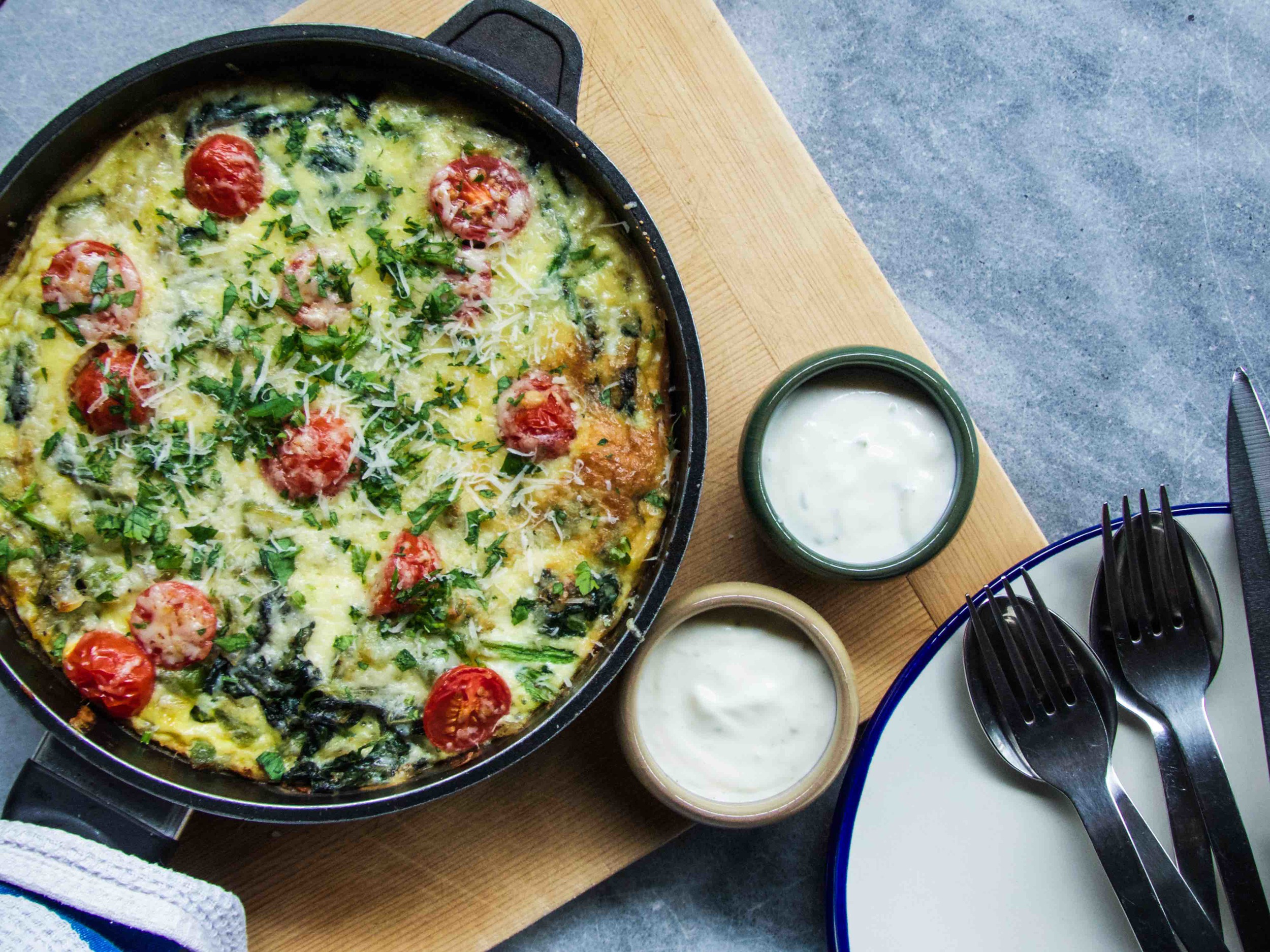 veggies frittata n' hash brown crust served with fresh lime aioli