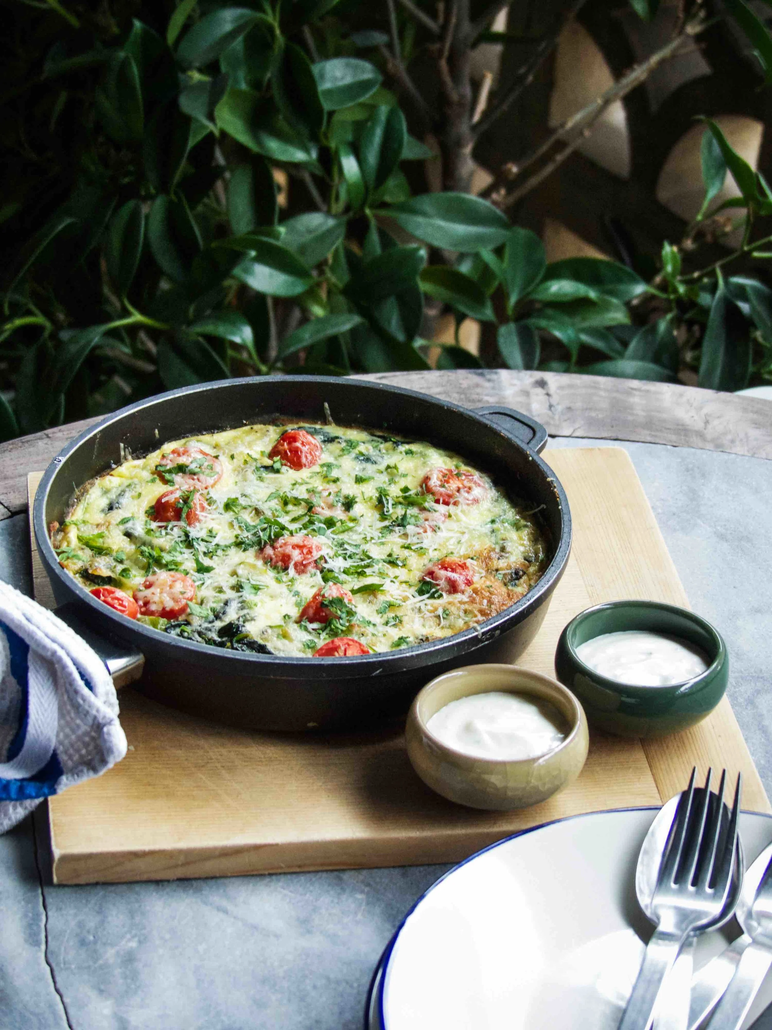 veggies frittata n' hash brown crust served with fresh lime aioli