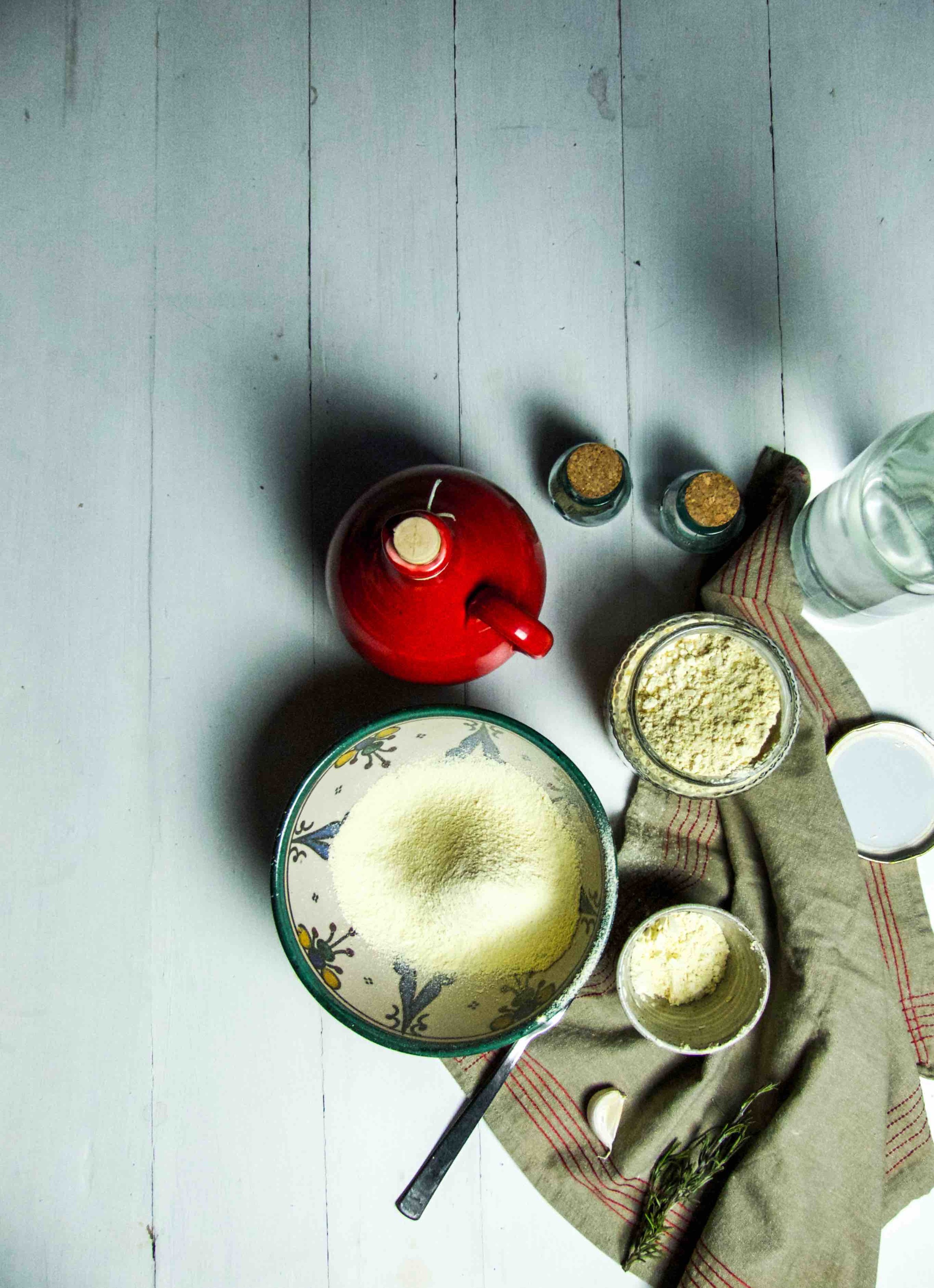 Ingredients to make a simple farinata are: 1 cup chickpea flour 1/2 - 1 cup water (depending on your flour) 1 tbsp chopped rosemary 1/2 tsp salt 1/2 tsp black pepper 1 small garlic clove, finely chopped 2 tbsp olive oil plus extra for cooking 