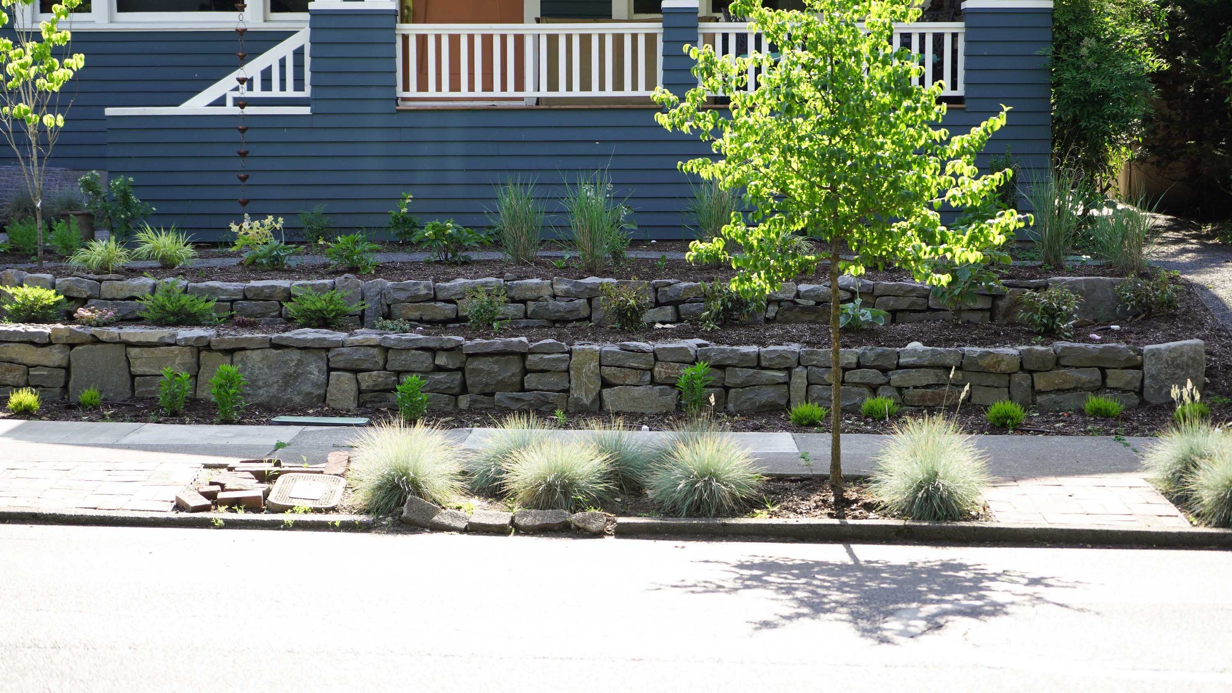 Natural Stone Retaining Wall - Grasstains Landscaping
