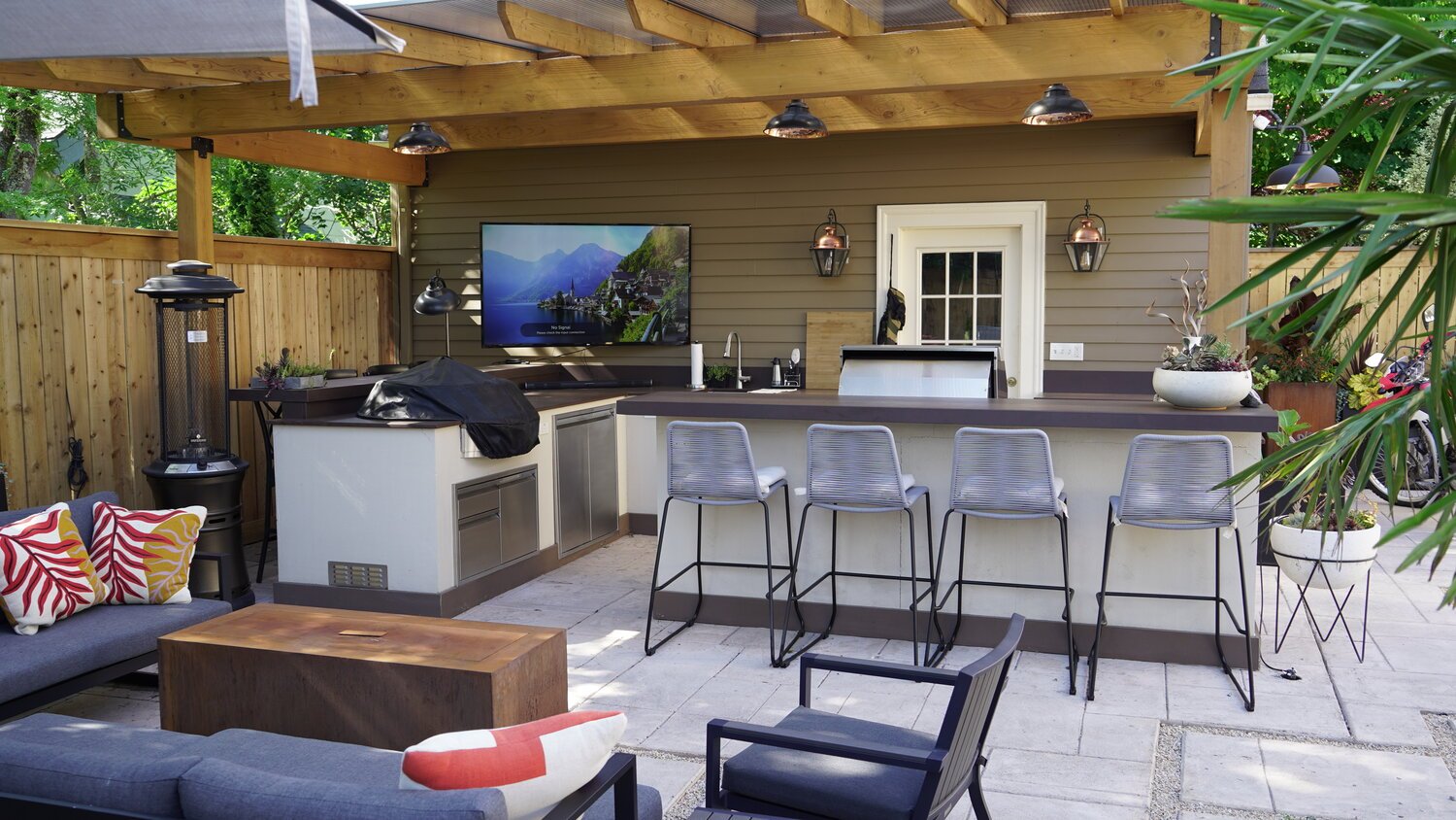 OUTDOOR KITCHENS