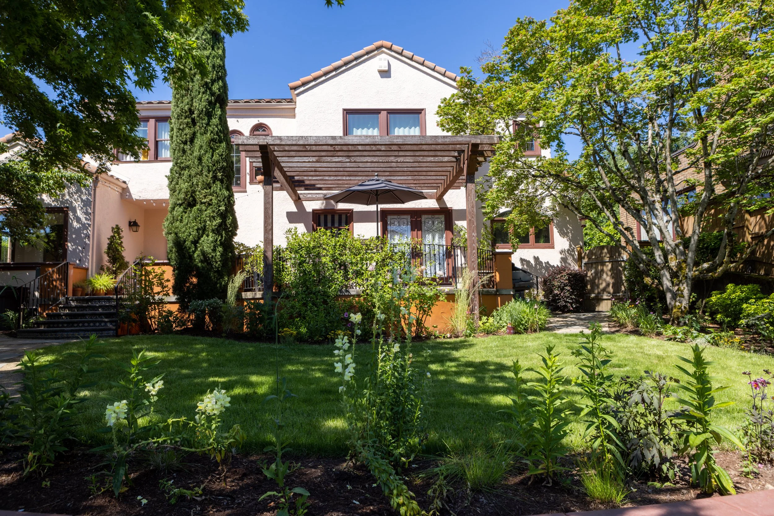 Landscaped yard in Happy Valley Oregon