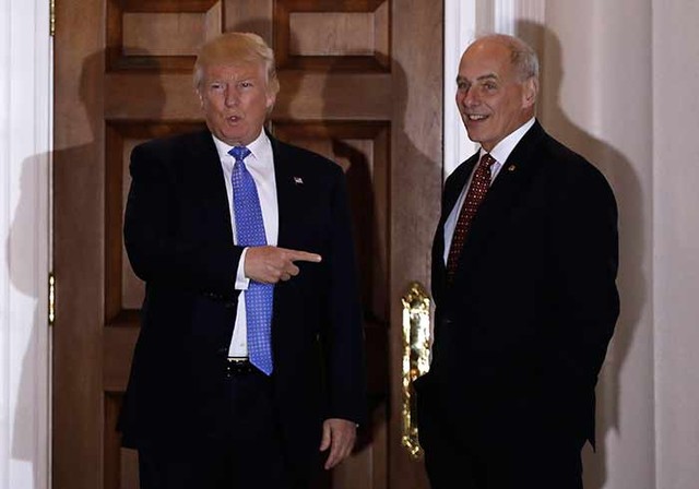 Donald Trump junto a John Kelly, nuevo encargado del Departamento de Seguridad Nacional.