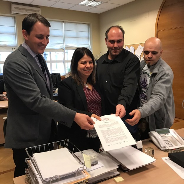 Regulación Responsable y Unidos Podemos presentando juntos en el Senado una de las Proposiciones No de Ley 