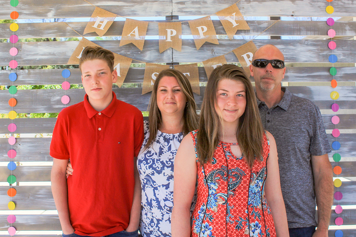 2019-04-20_EasterWall_IMG_7065w.jpg