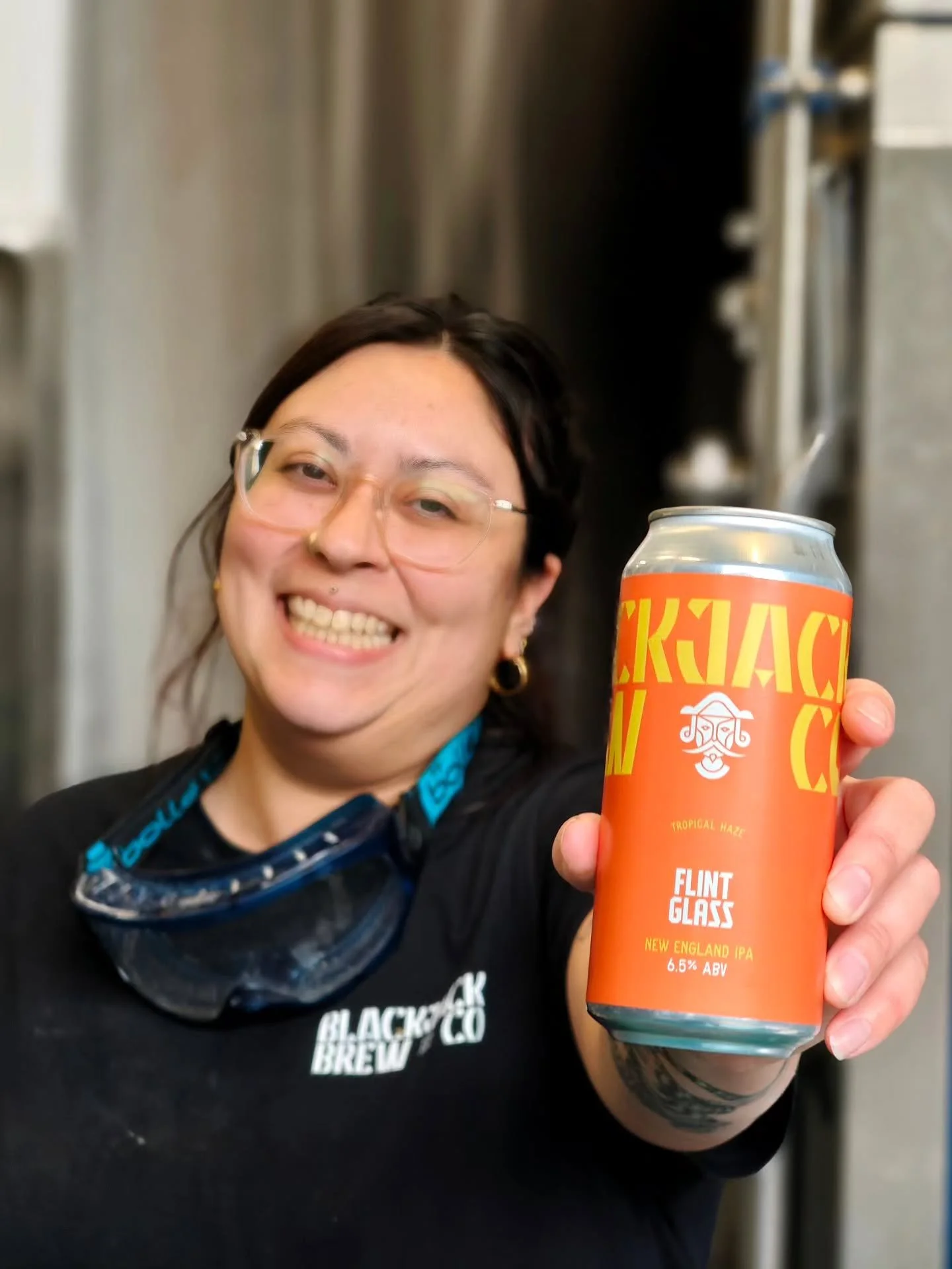 🍍Flint Glass, our tropical New England IPA is out now! 🔎

This NEIPA is our favourite in the style we've made so far. With autumn truly here, we wanted to brew something to take you briefly back to a bright, sunlit summer. 

For that, a pineapple l