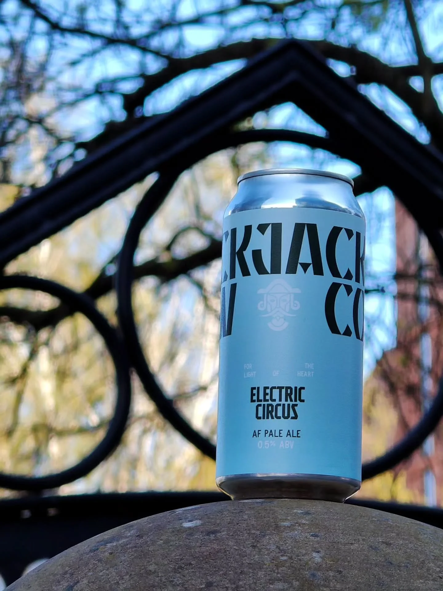We've been hard at work getting our alcohol free Pale, Electric Circus, back in stock for you! 💙 

Mosaic and Citra burst through with a brash attitude, delivering fruity hop character without the booze!

We're super proud of this one and thanks for