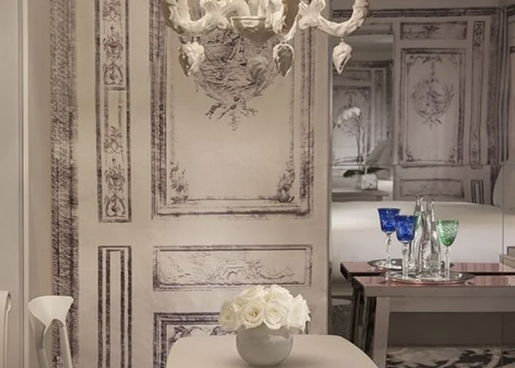 The artful trompe-l'oeil panels exudes a traditional European elegance, while the neutral color scheme keeps the fresh and modern designs in full view. 
