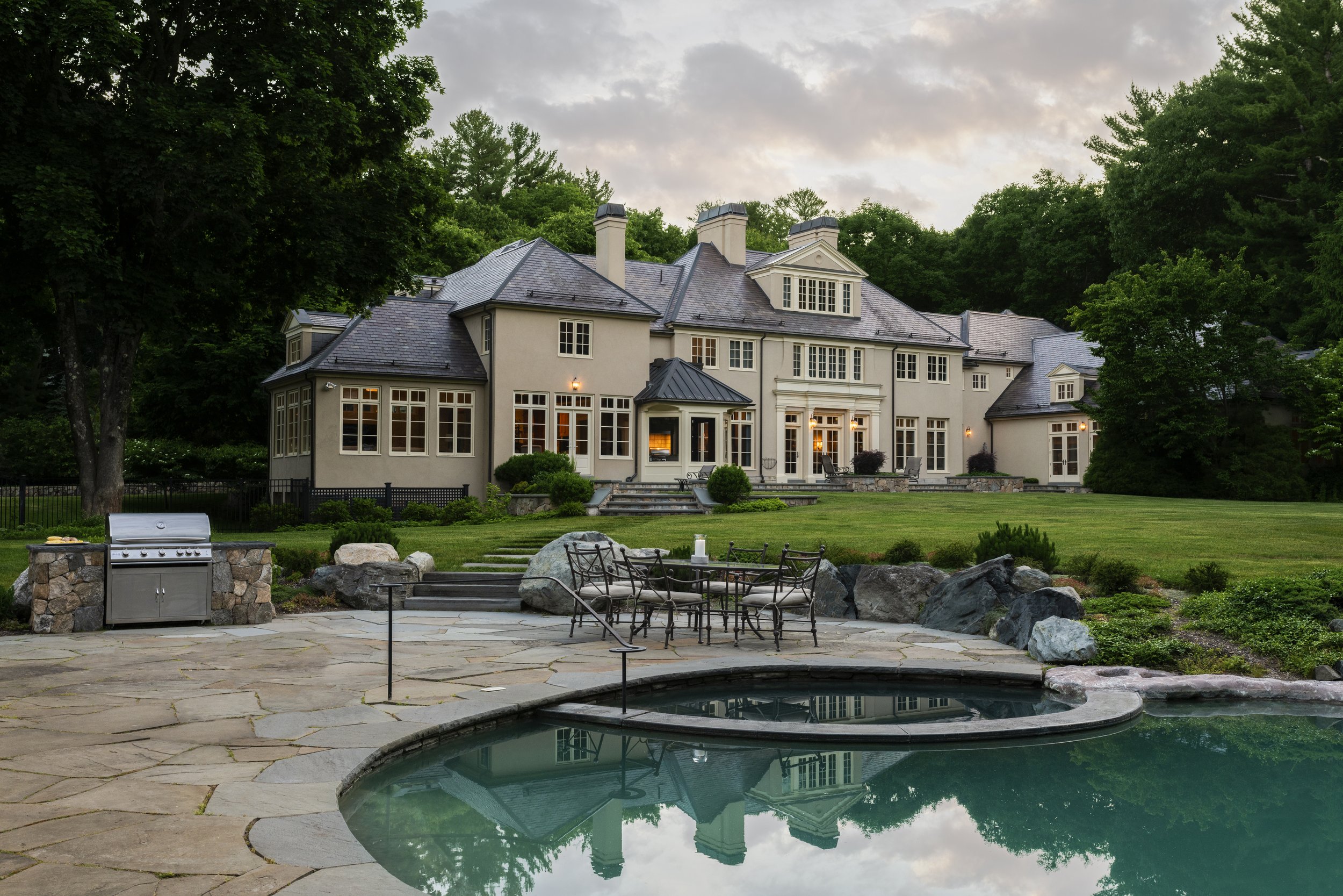 Weston Estate Landscape_Poolside Dining & Outdoor Kitchen