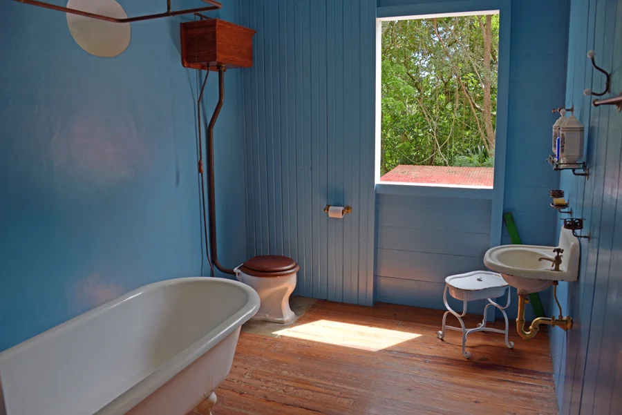 Coffee Plantation Bathroom, P.R. 2014
