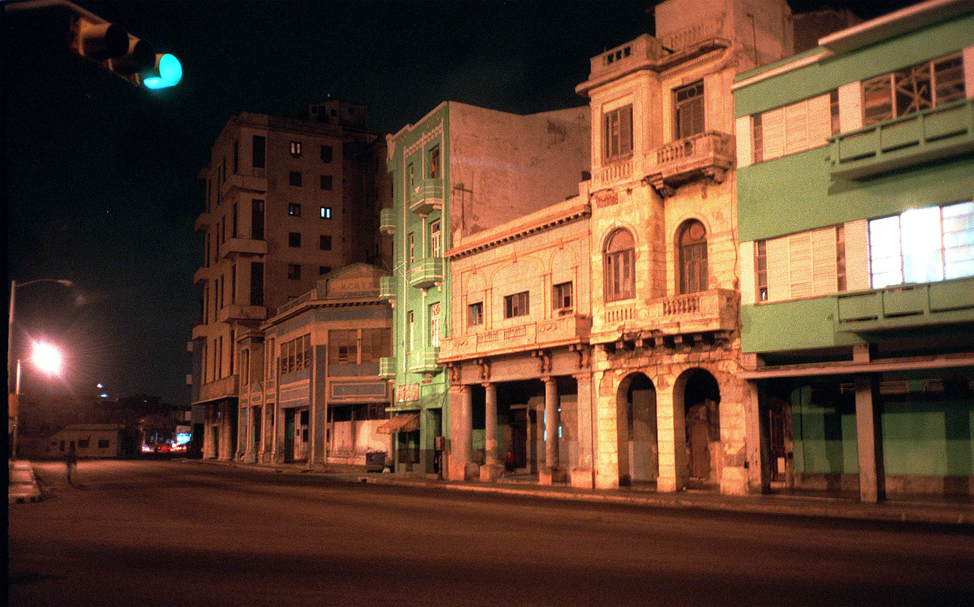 old town Havana December 2000
Olympus Stylus rangefinder. Hand-held!