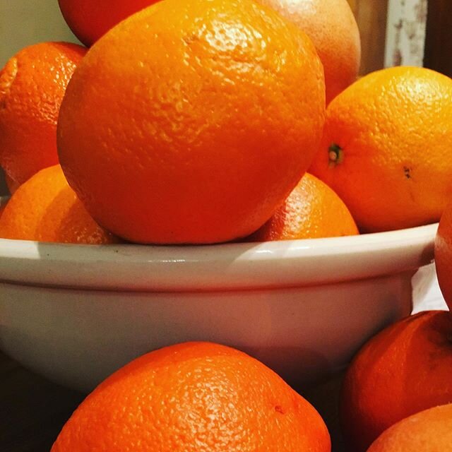 My orange bowl overflowth. #orange  #vintagepottery #freshproduce #stilllife #sunshine #vitaminc