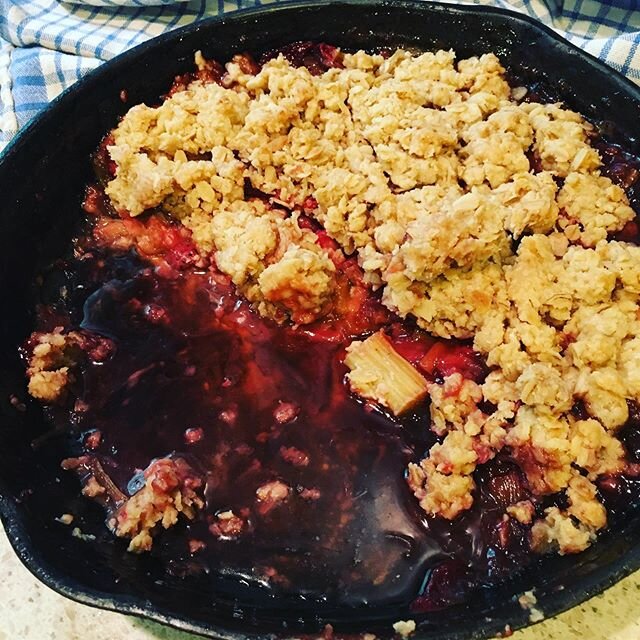This is what happens when you make strawberry rhubarb crisp for the first time. And your family is all like - &ldquo;does it have oatmeal in the crust? that&rsquo;s weird.&rdquo; But then eats half of it while your sleeping. Must not have been that w