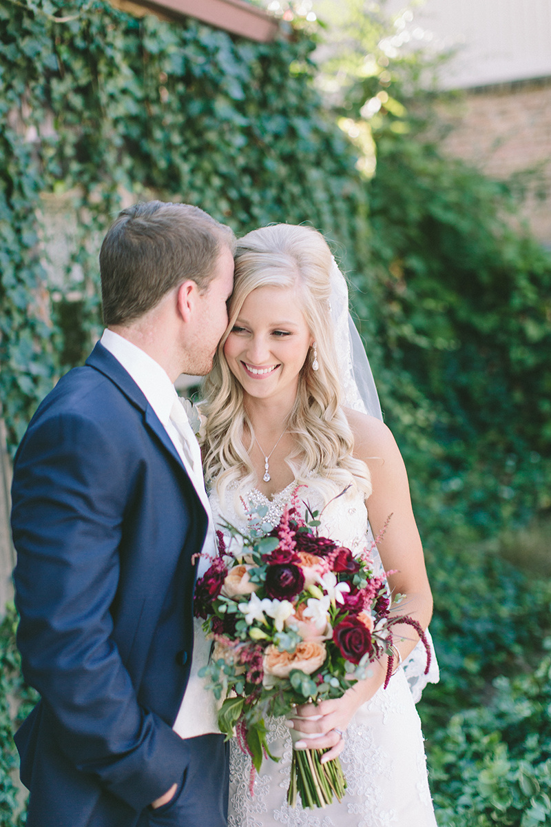 Photo: Bekah Taylor Photography Bouquet: Poppies