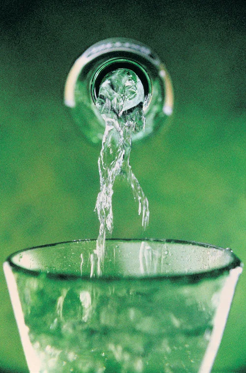 de Paris à New-York et de Rome à Tokyo, les plus belles tables du monde se tournent désormais vers l'eau micro -filtrée...