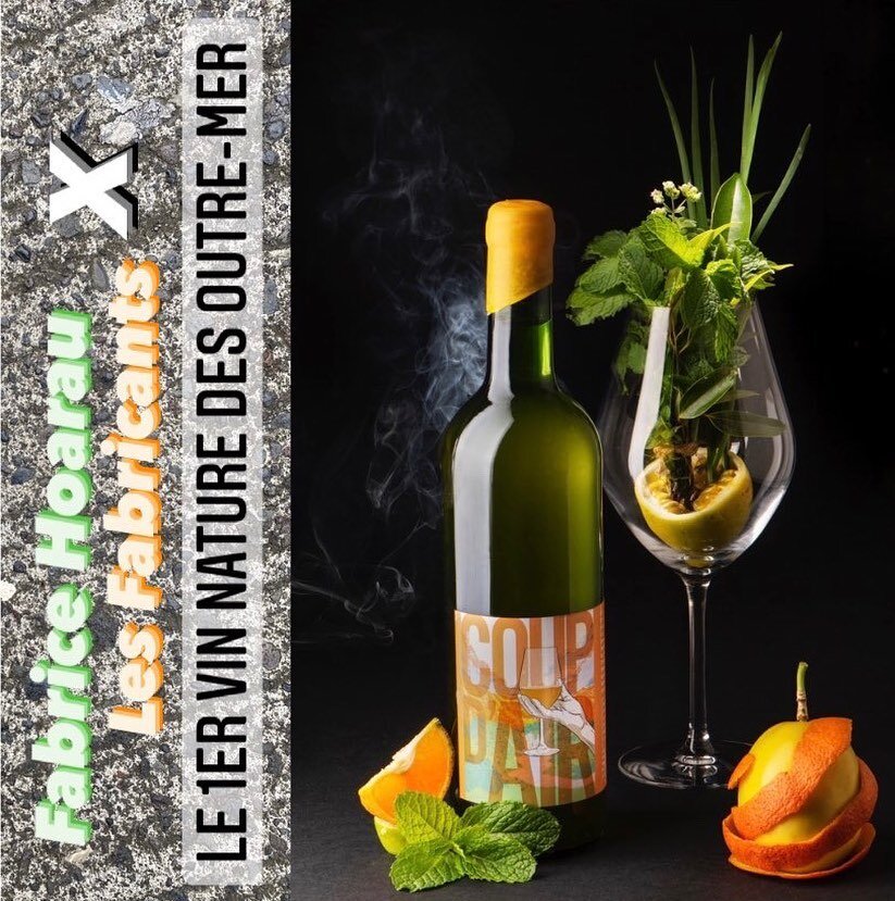 MET&rsquo; 1 CROIX DAN ZOT L&rsquo;AZENDA🎉: 
jeudi 24 mars &agrave; partir de 19h
Venez d&eacute;couvrir le 1er Vin Nature des Outre-mer. 🇷🇪🍷
Une collaboration @cavefabrice.hoarau X @lesfabricants_caveavin 
.
D&eacute;gustation de nos cuv&eacute;
