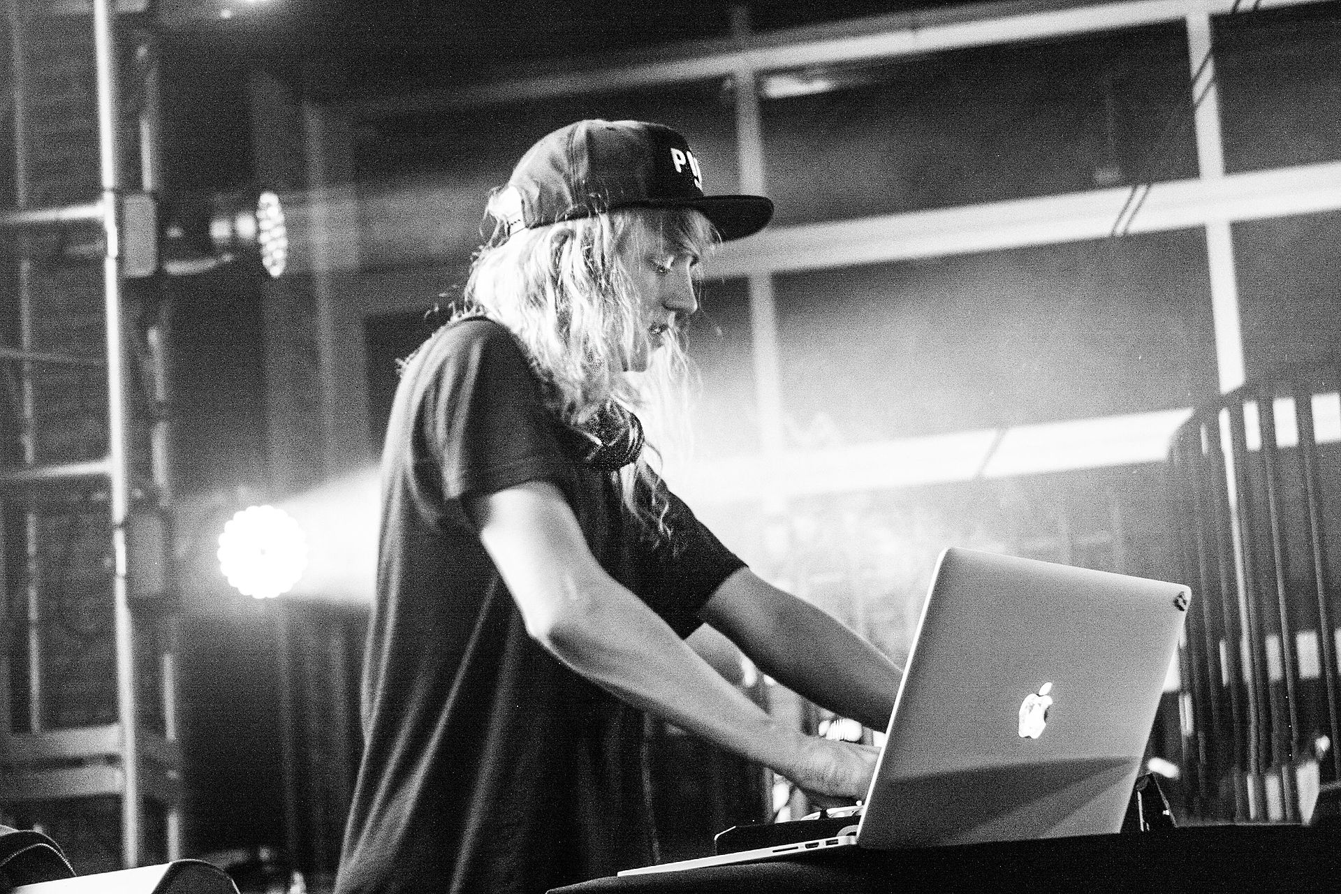  Magnus August Høiberg (aka Cashmere Cat) 