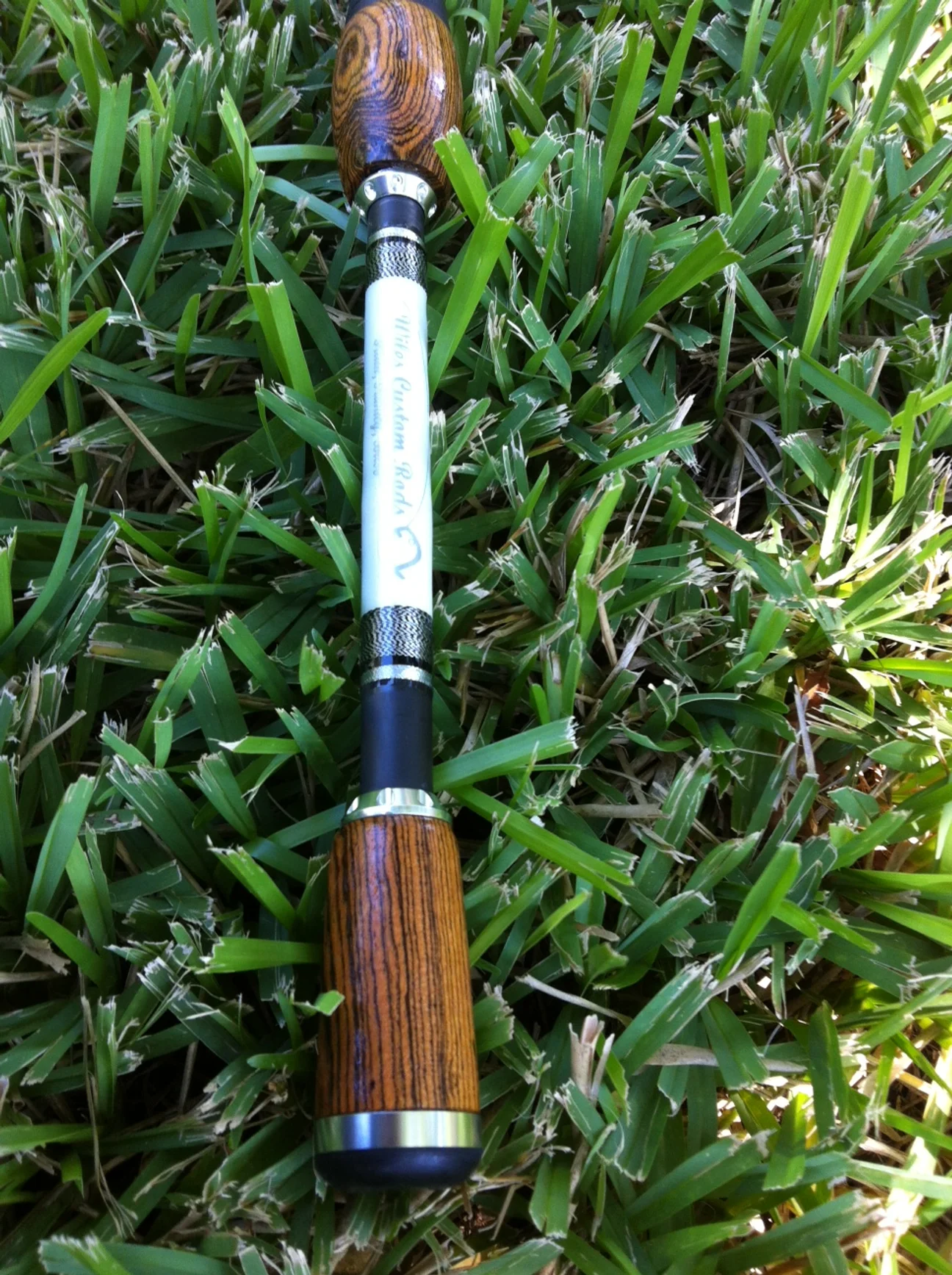 Split Grip Handle with graphics.