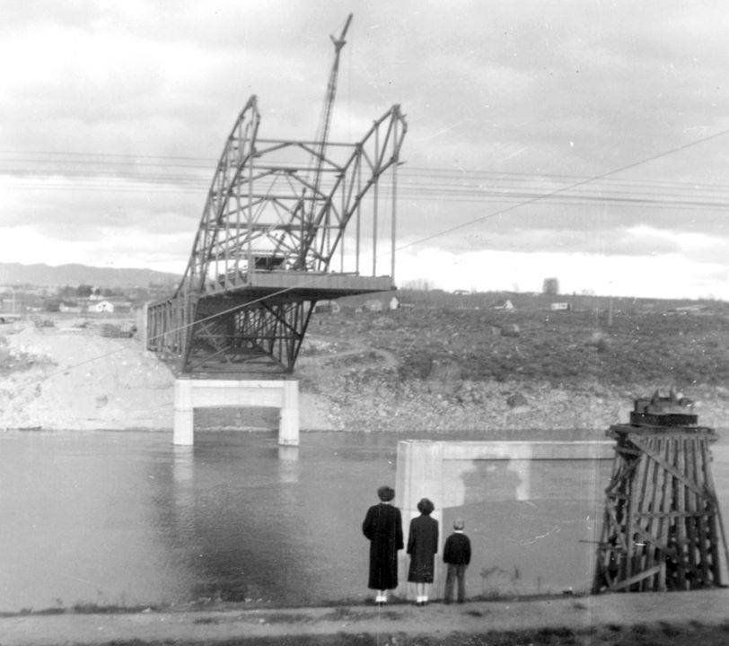 Columbia River Bridge - George Sellar - 1950 WW.jpg