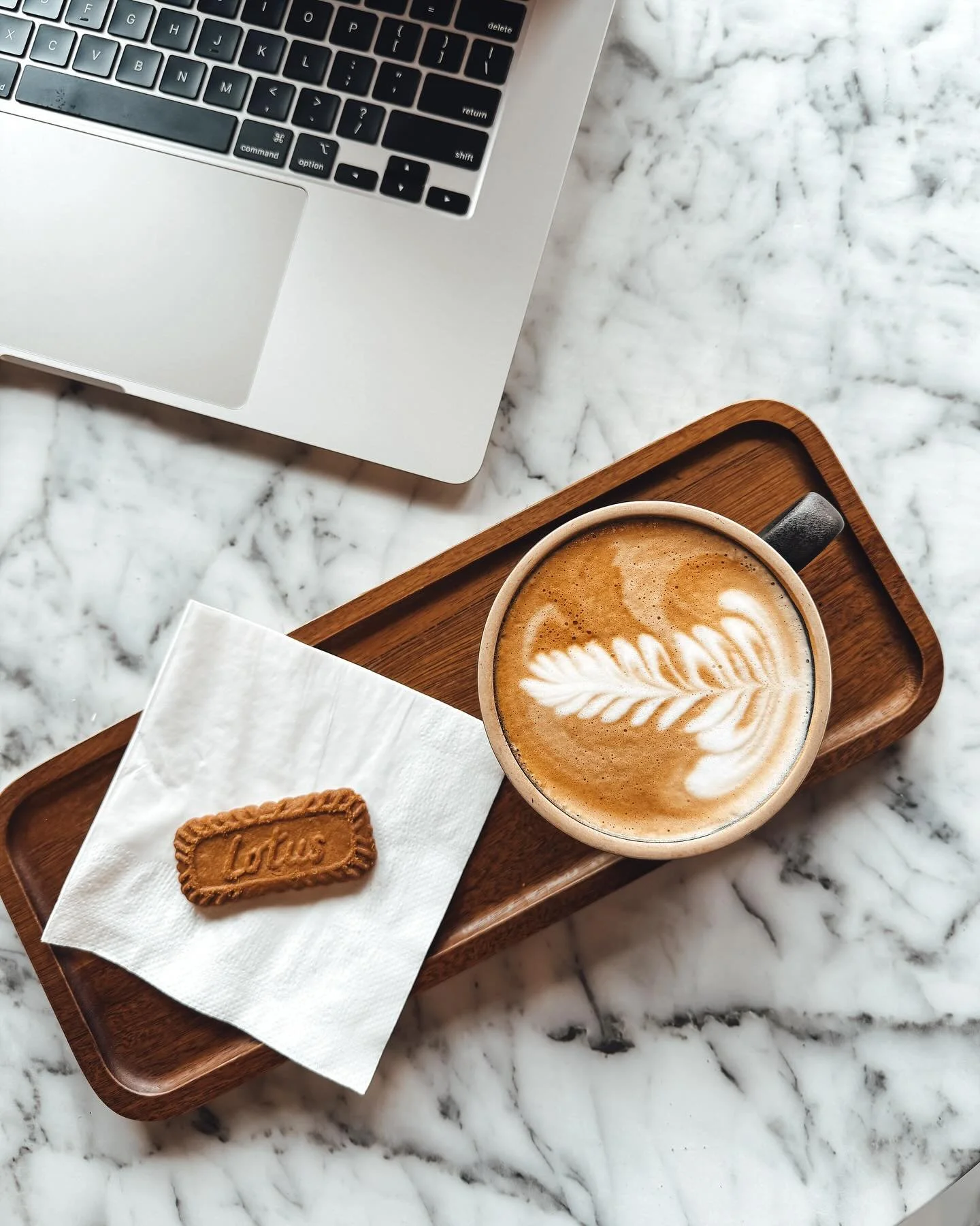 New coffee spot obsession ☕️

📍 @perfectpresscoffeeco the coziest place for coffee, pastries, cute merch &amp; the prettiest interiors 🍂