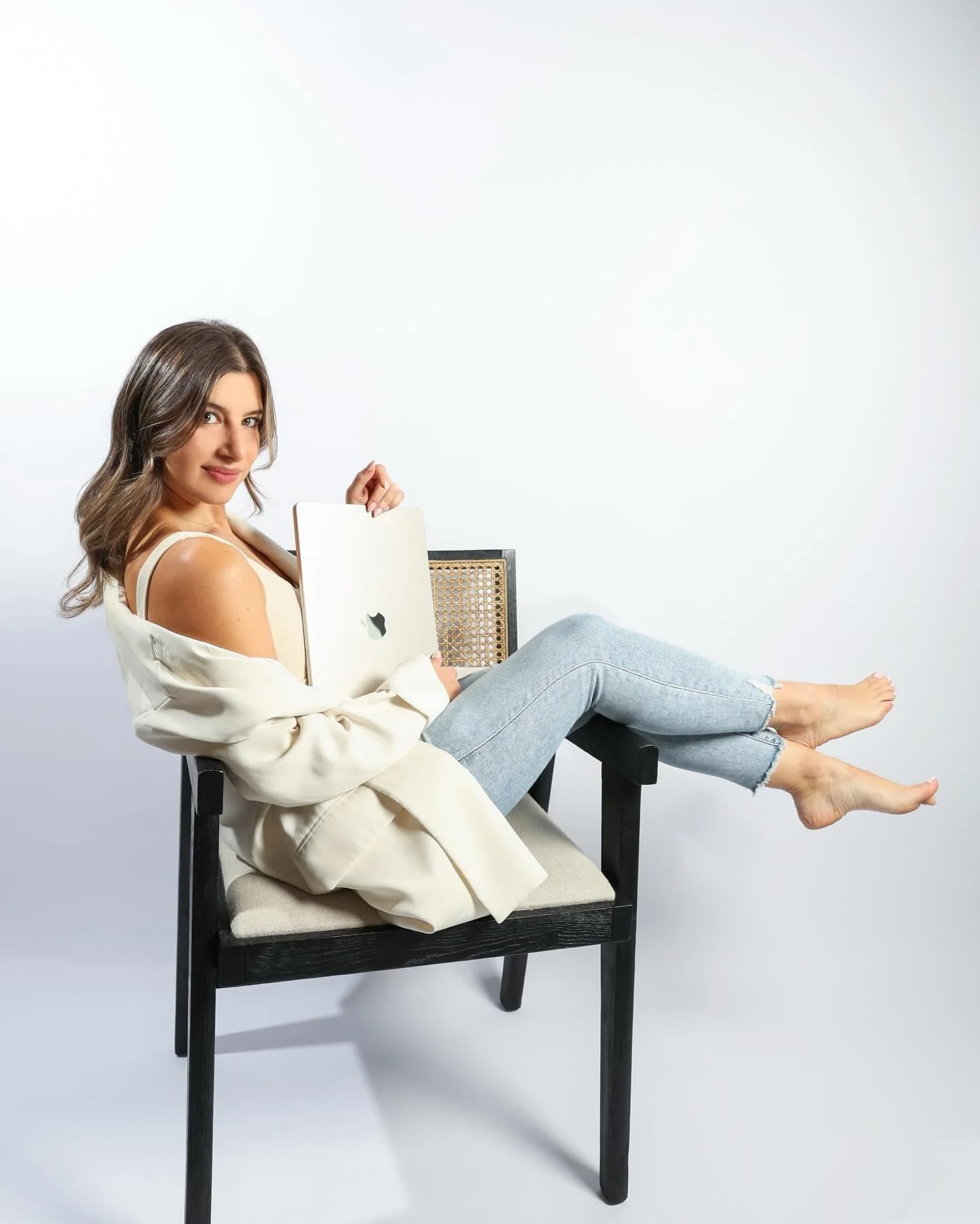 October was the perfect month for new headshots with @brandingwitham right around the time of taking on a new creative role 📸✨