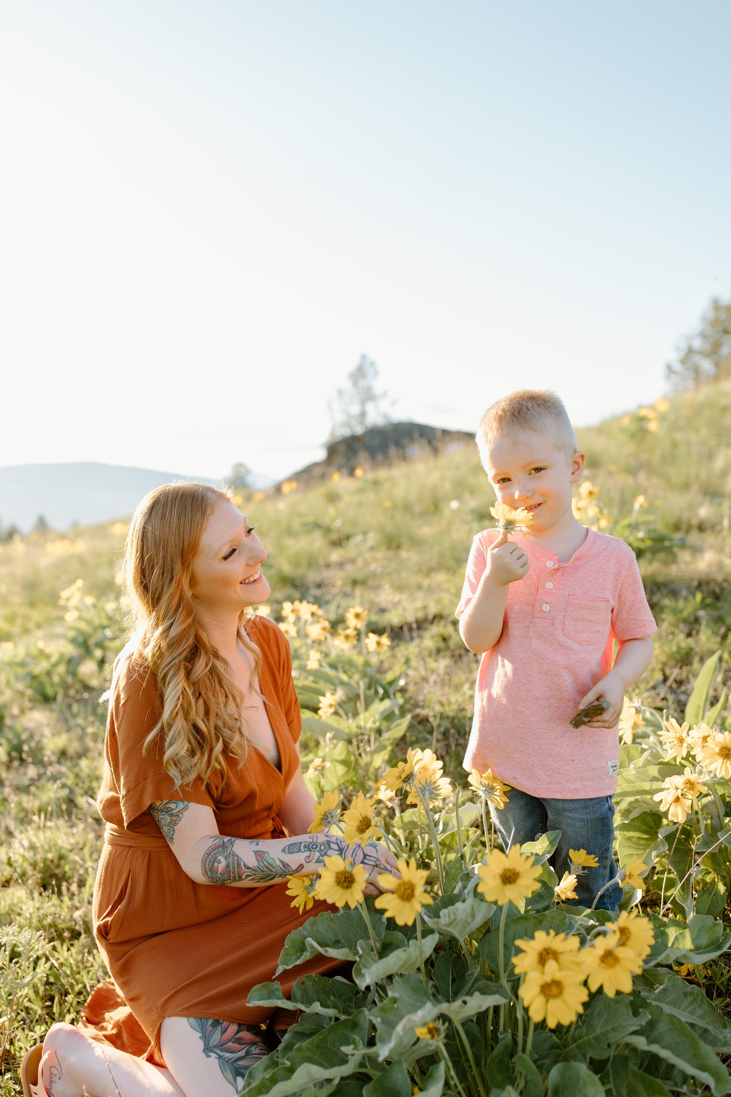 kimberley-bc-spring-wildflower-motherhood-mini-session-k-11.jpg