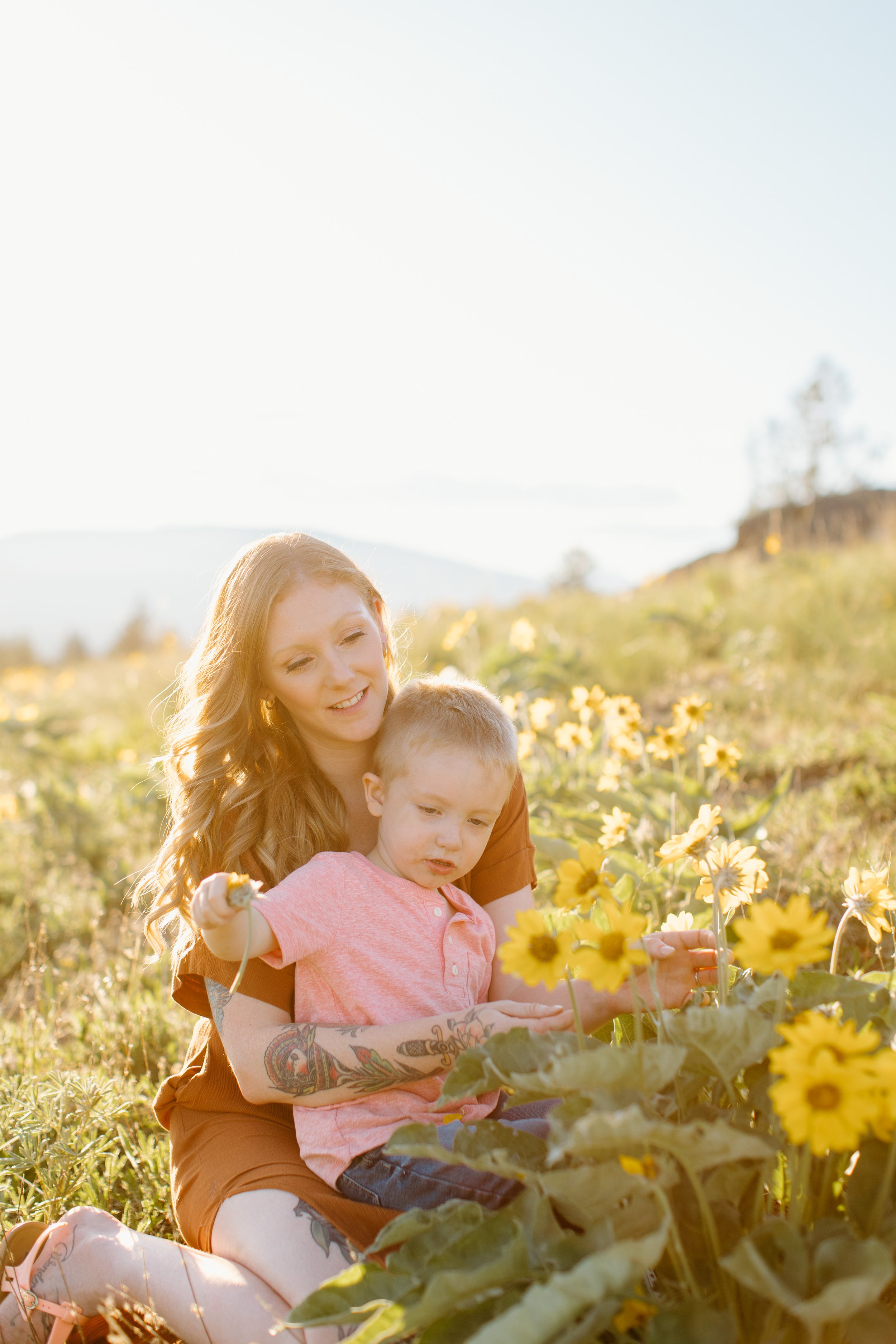 kimberley-bc-spring-wildflower-motherhood-mini-session-k-12.jpg