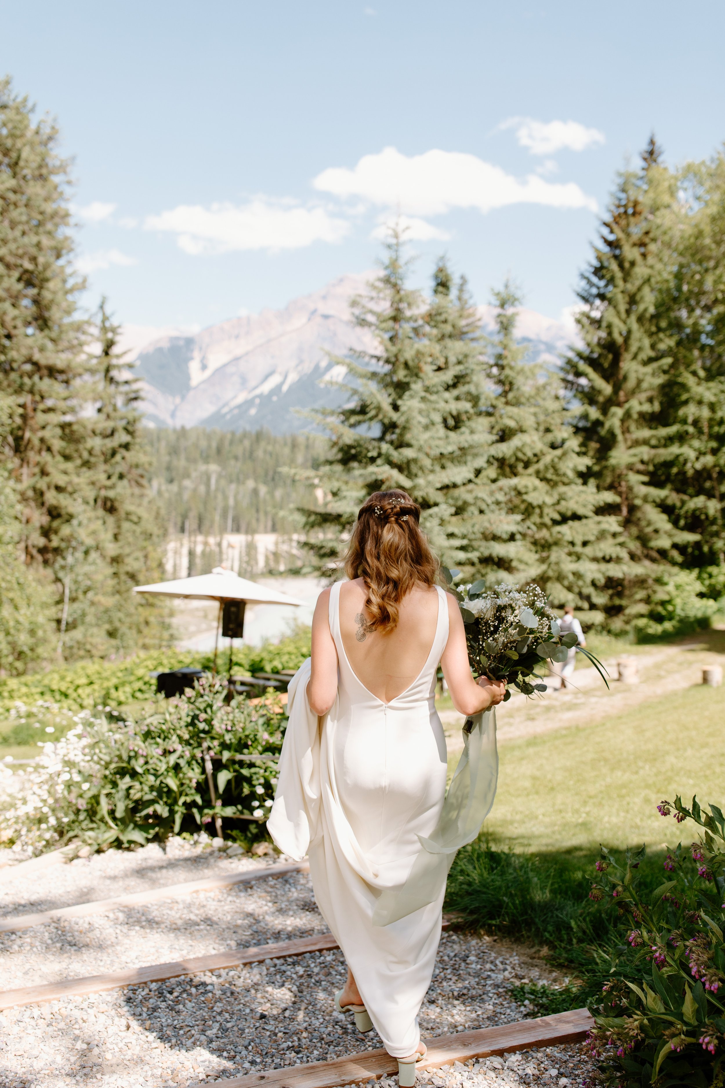 hillside-lodge-golden-bc-wedding-20.jpg