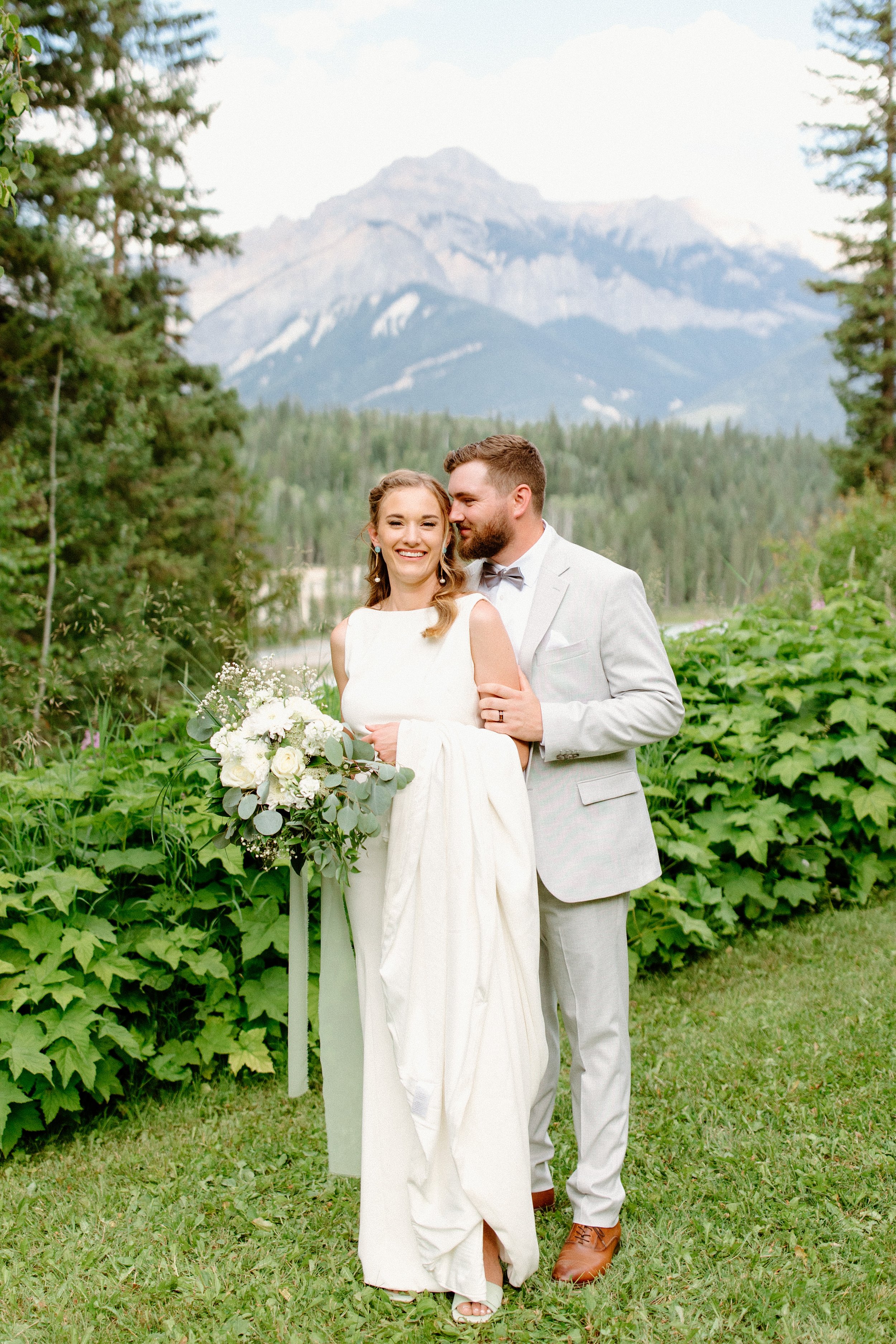 hillside-lodge-golden-bc-wedding-94.jpg