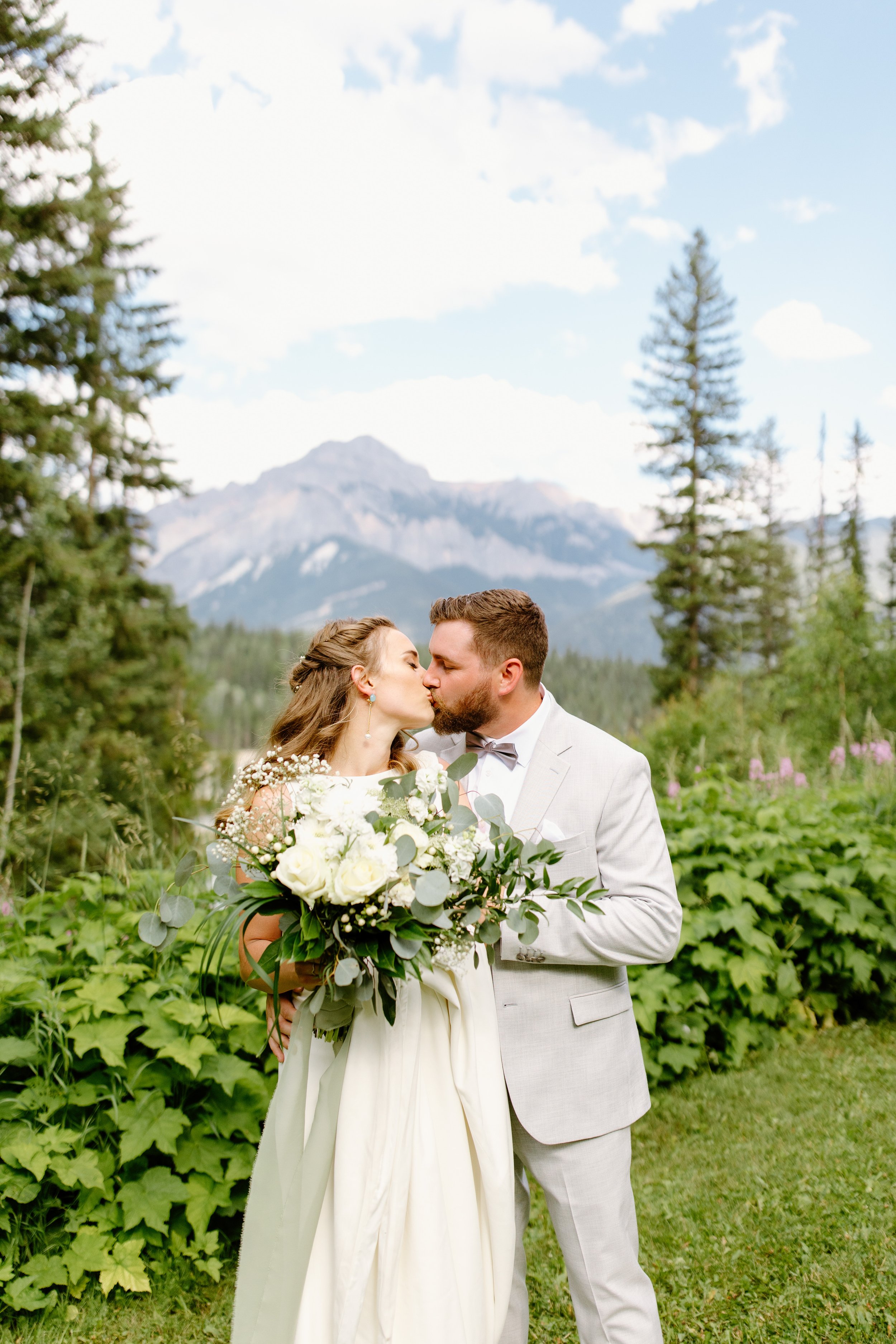 hillside-lodge-golden-bc-wedding-98.jpg