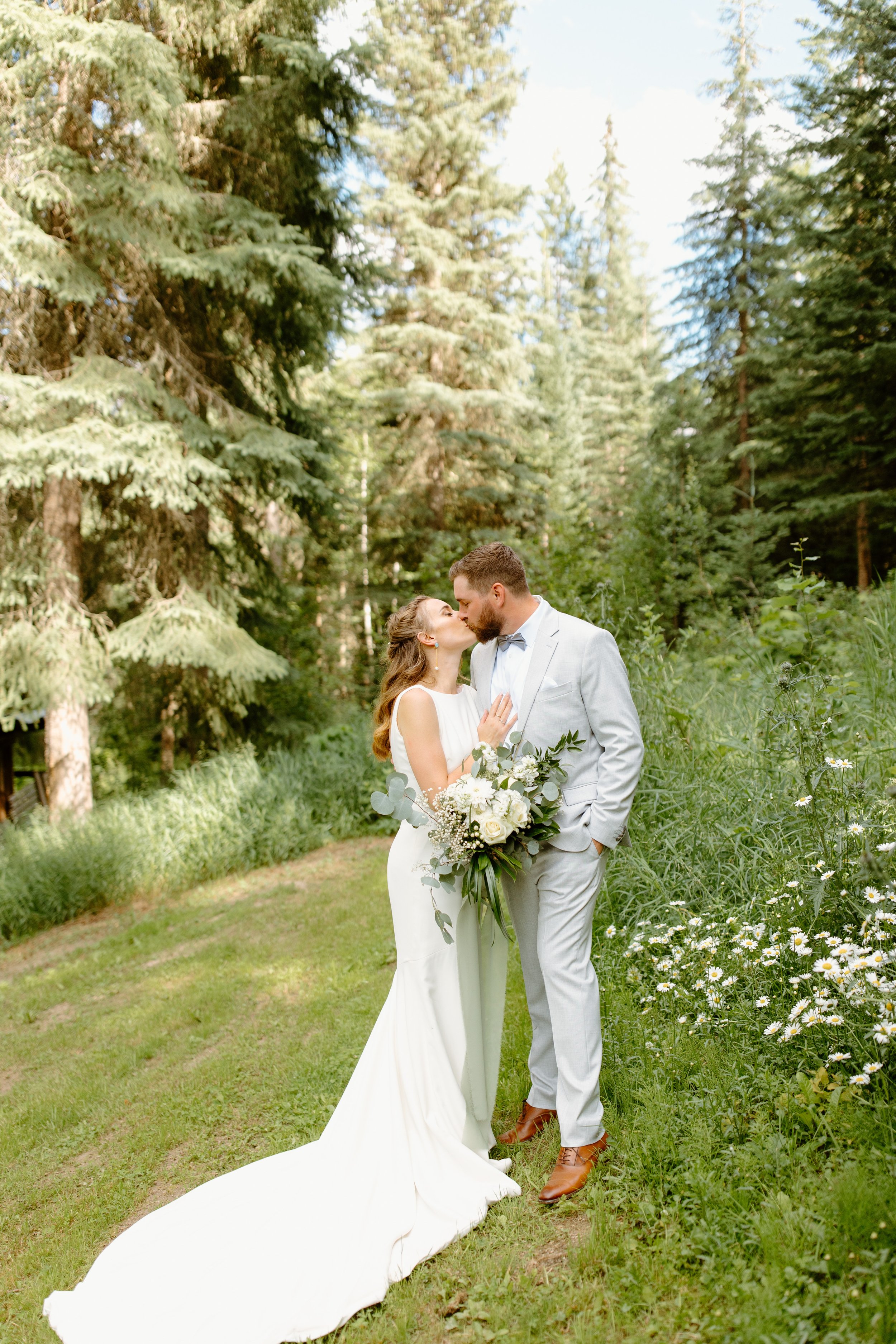 hillside-lodge-golden-bc-wedding-106.jpg