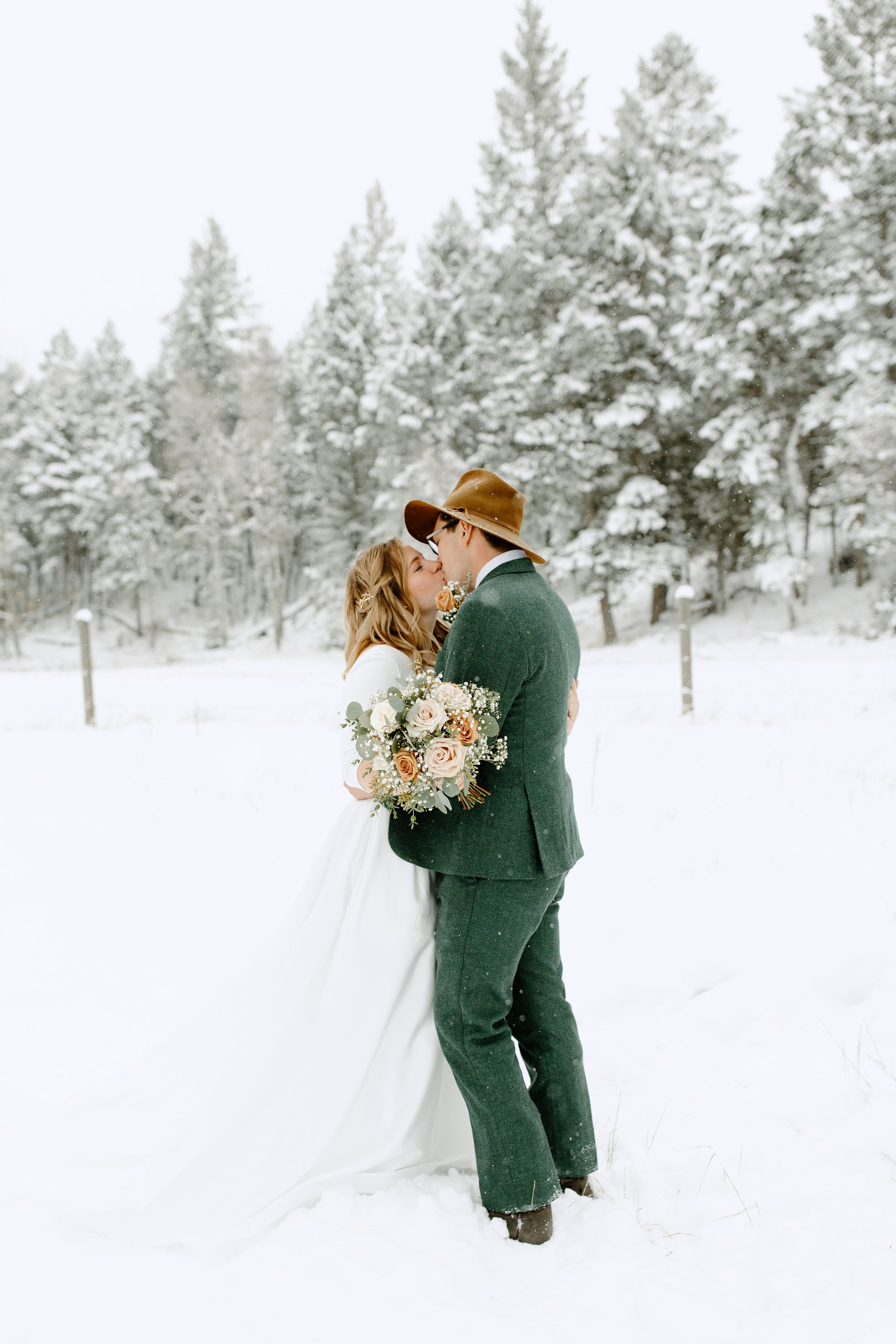 invermere-winter-wedding-12.jpg