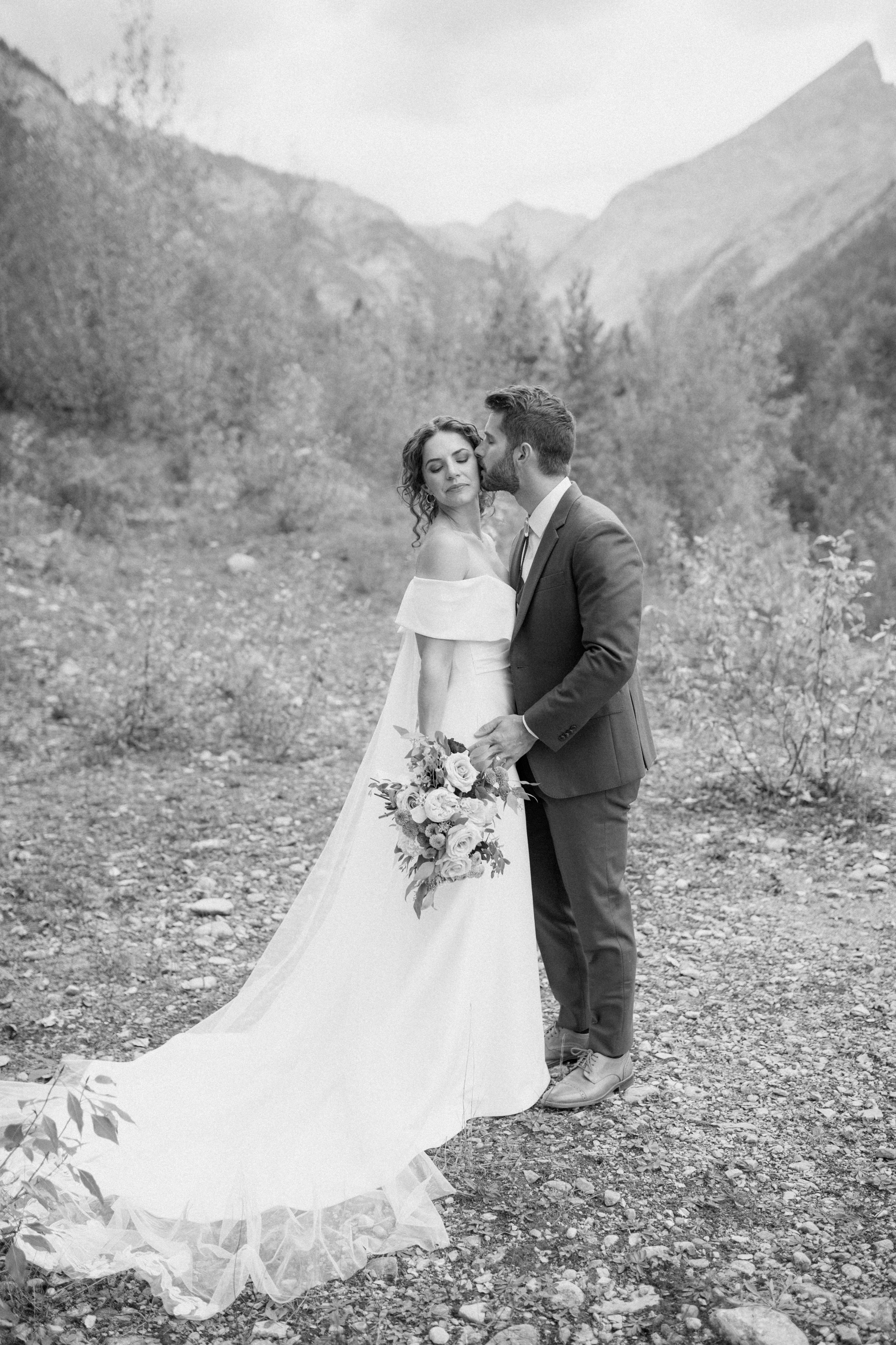 fernie-alpine-lodge-wedding-photographer-44.jpg