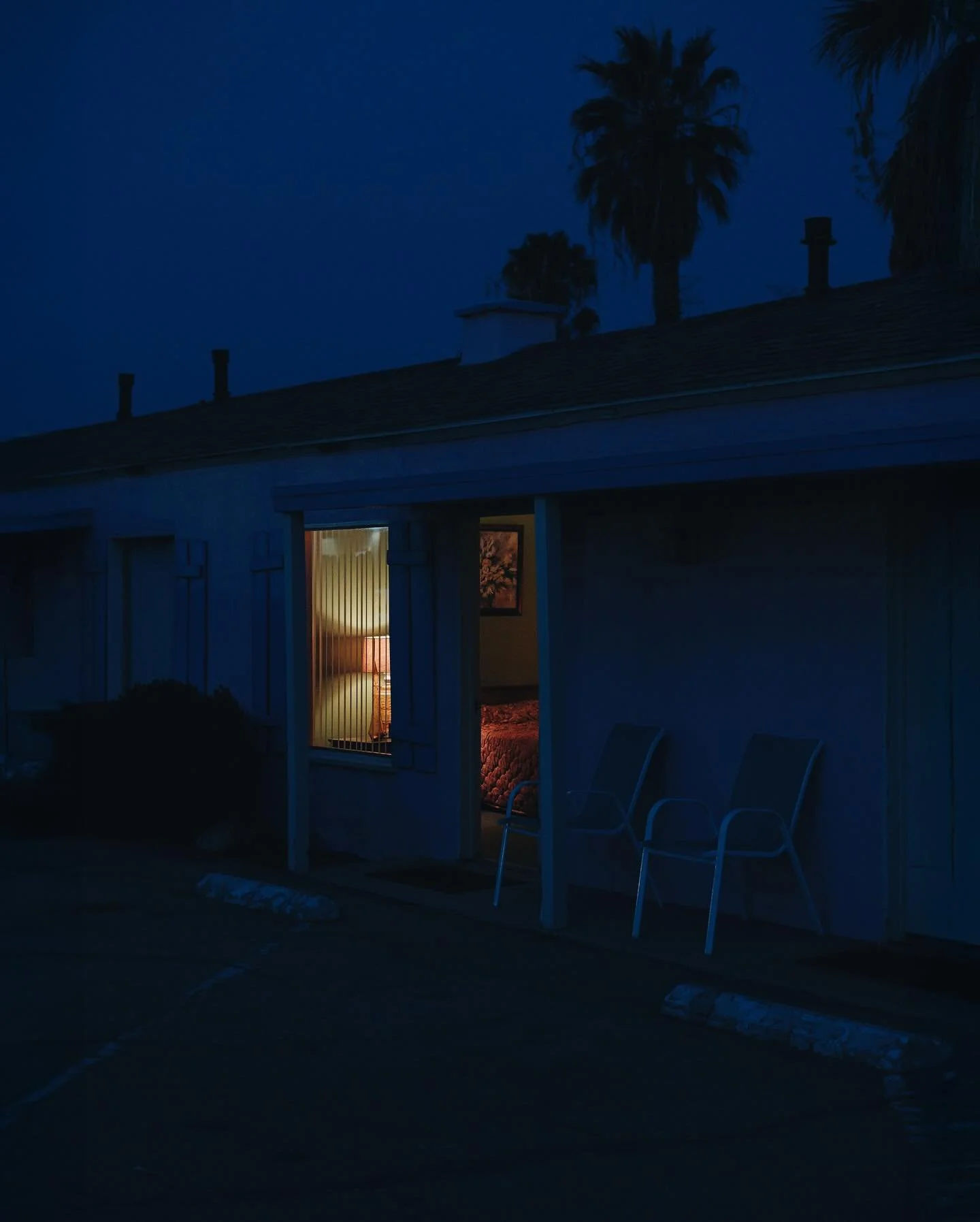 Blue hour at the Pink Motel 
&bull;
&bull;
&bull; #fujiframez&nbsp;#fujifilm&nbsp;#fujixt5 #fujifeed&nbsp;#vsco&nbsp;#vscocam&nbsp;#fuji&nbsp;#landscape&nbsp;#travel&nbsp;#filmaking&nbsp;#fineartphotography&nbsp;#stillframe&nbsp;#lightroom&nbsp;#ligh