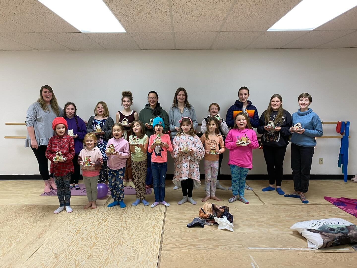 Highland dancing Christmas party 2023! We played games, decorated gingerbread houses and watched Rudolph the red nosed reindeer! We had a lot of fun and many giggles! Thank you to the @kchda and parents for making this event so special!