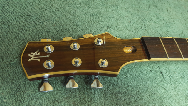 Headstock action
