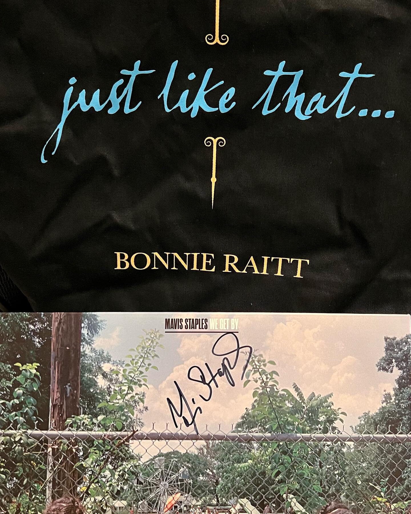 What a double bill tonight. Mavis Staples and Bonnie Raitt. Thank you, and your musicians and crew, for a fantastic evening! As souvenirs, we took home a tote and a signed LP.