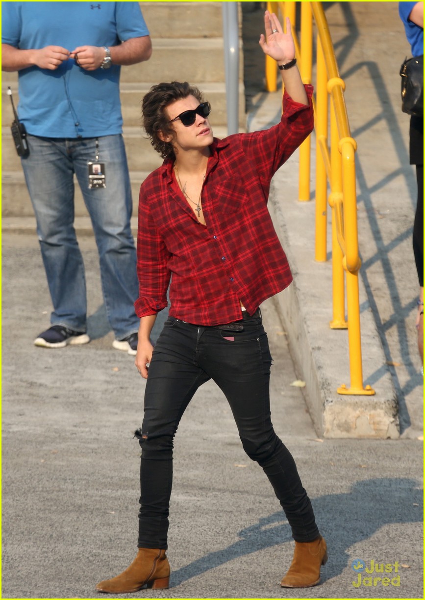 harry-styles-says-hello-to-sydney-04.jpg