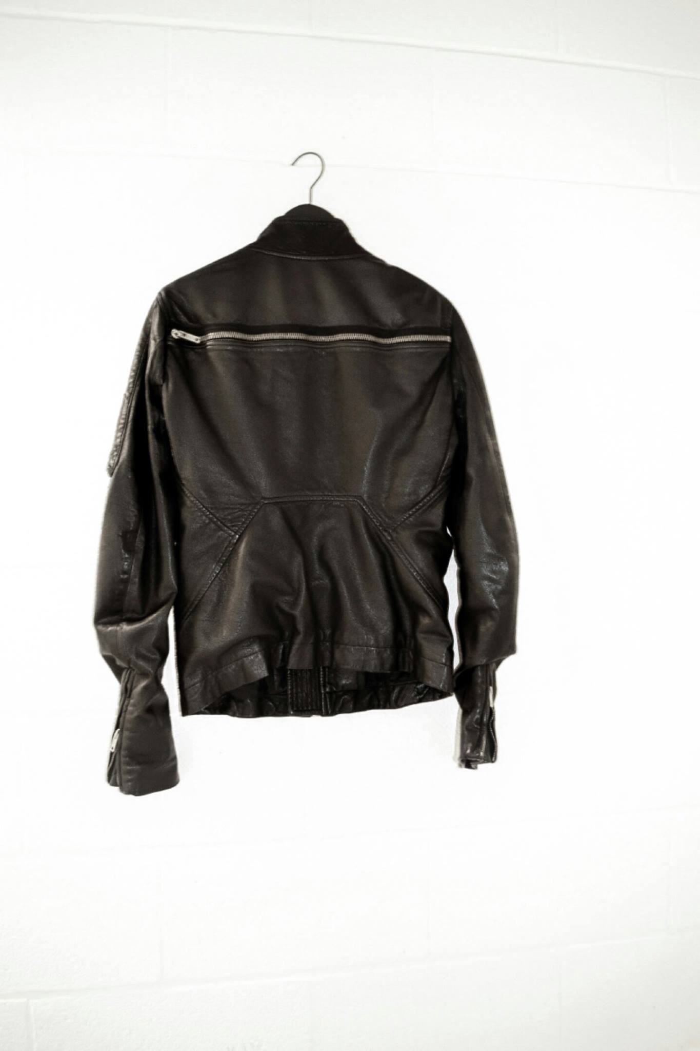 There's this giant zipper that runs across the back. I can't even reach into it while wearing it, but it's cool as fuck.