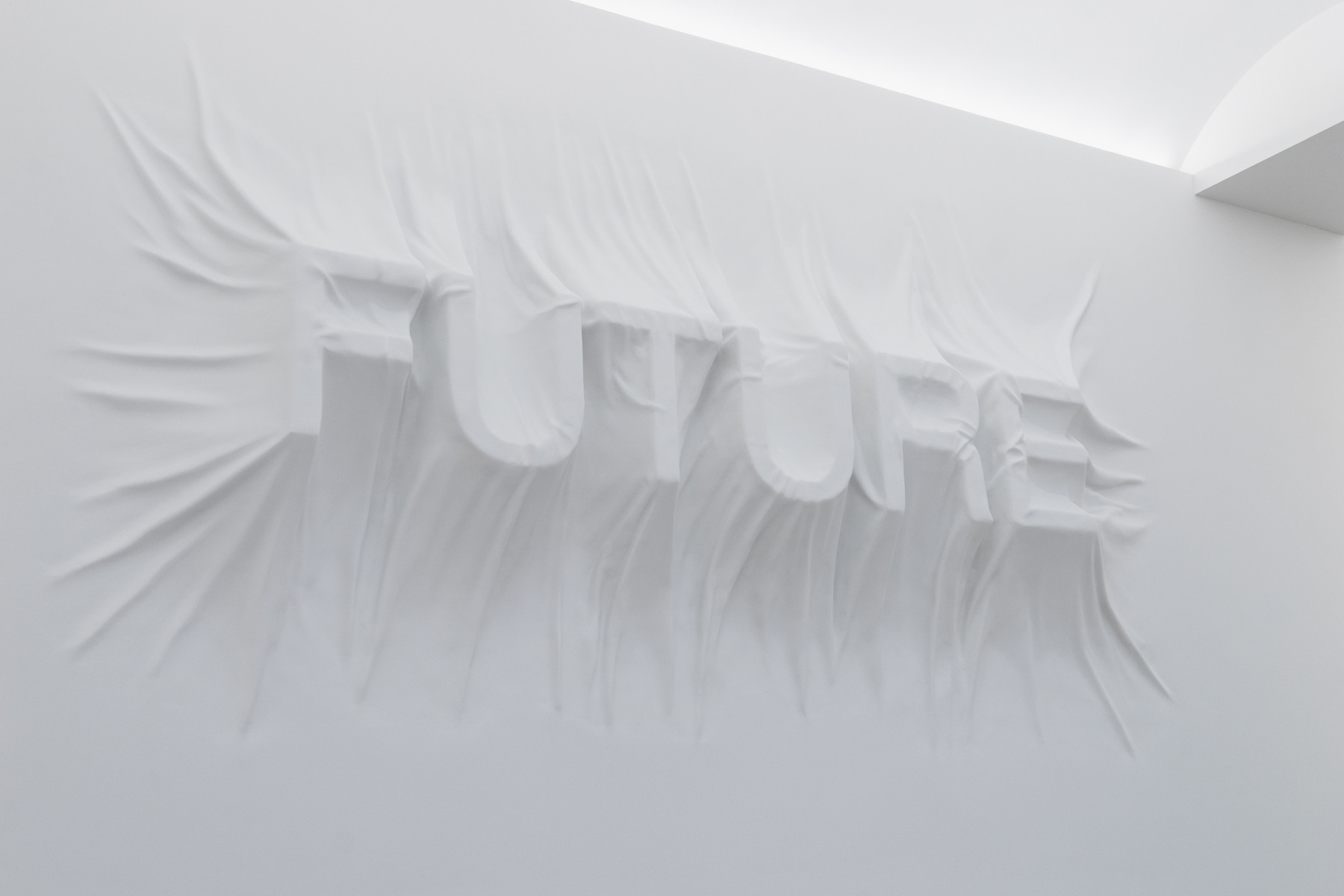 https_%2F%2Fhypebeast.com%2Fimage%2F2018%2F09%2Fdaniel-arsham-3018-55.jpg